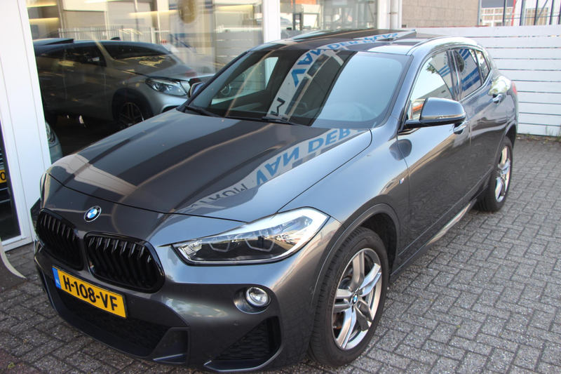 BMW X2 sDrive20i High Executive PANORAMADAK — photo 3