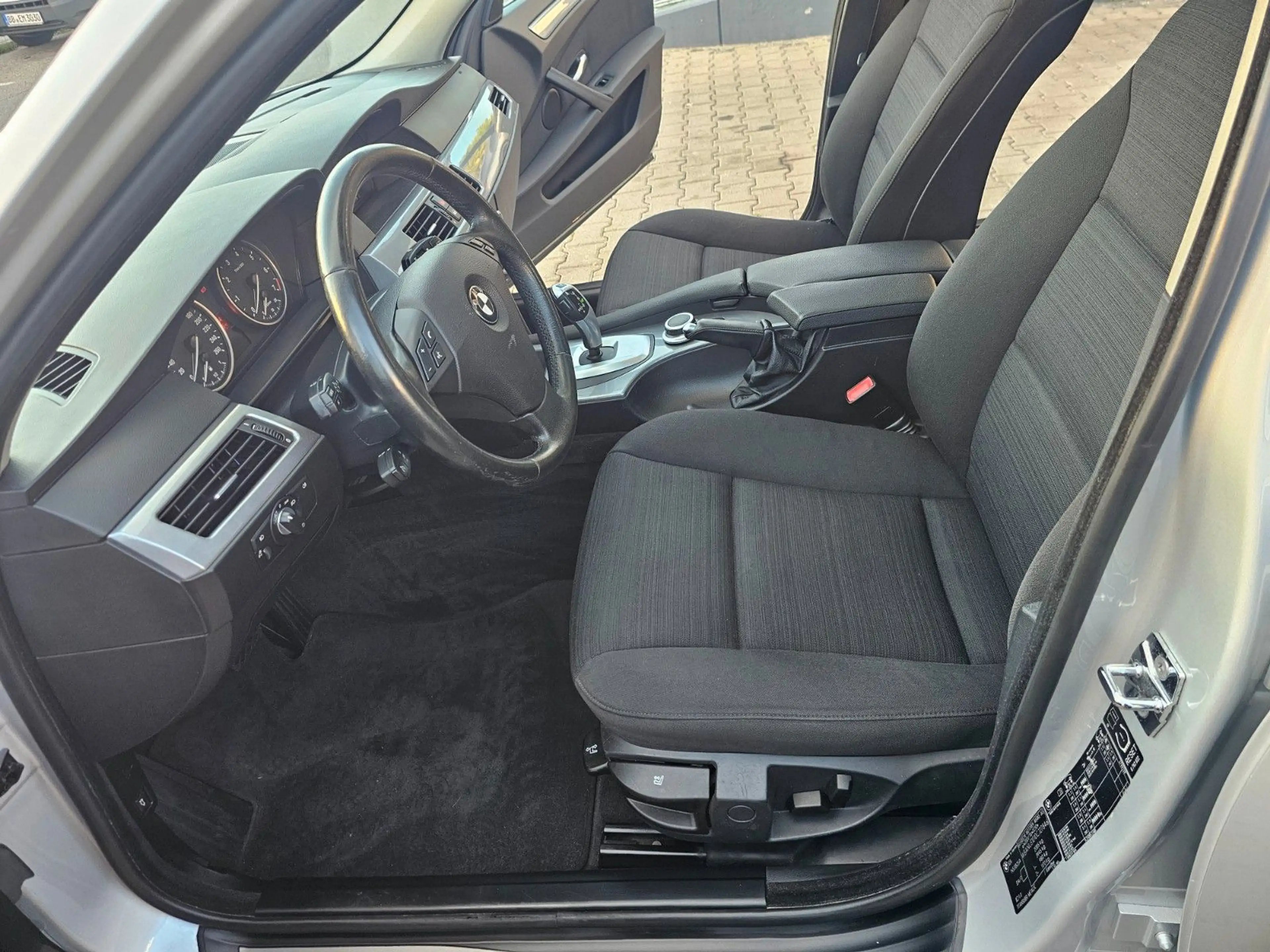 BMW 523 i Limousine Automatik*HU/AU NEU*NAVI*XENON* — photo 13