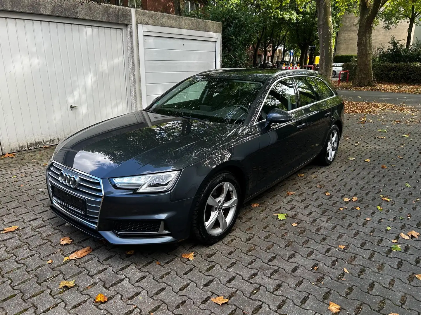 Audi A4 35 TDI Avant Automatik Navi LED Gris - 1