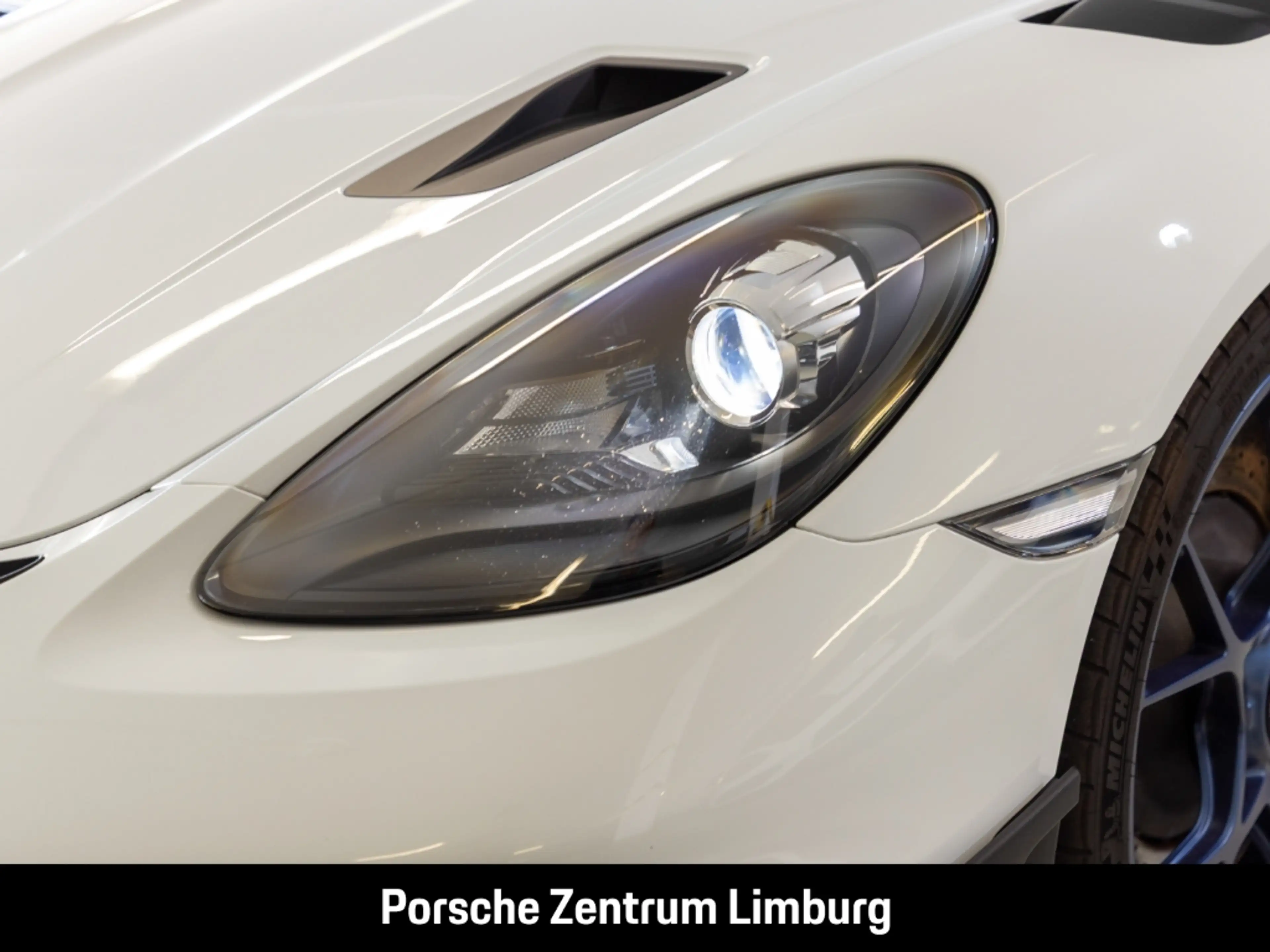 Porsche Cayman 718 GT4 RS — photo 10