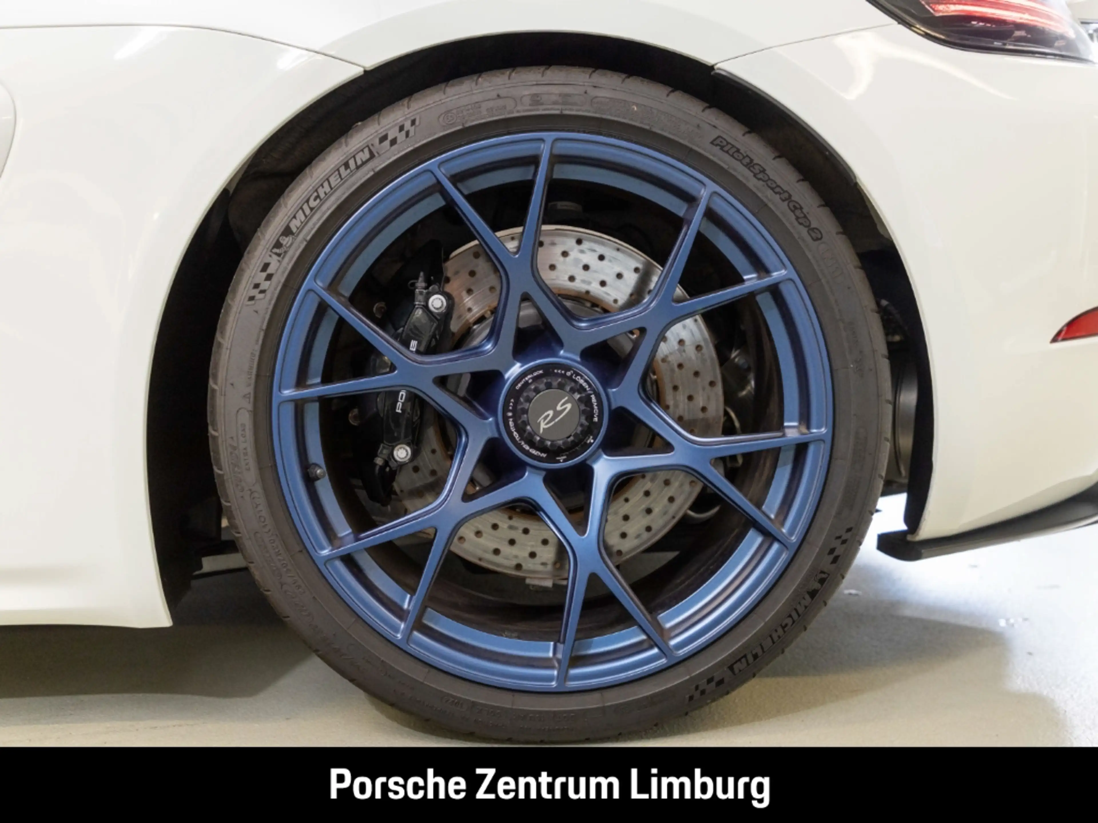 Porsche Cayman 718 GT4 RS — photo 12