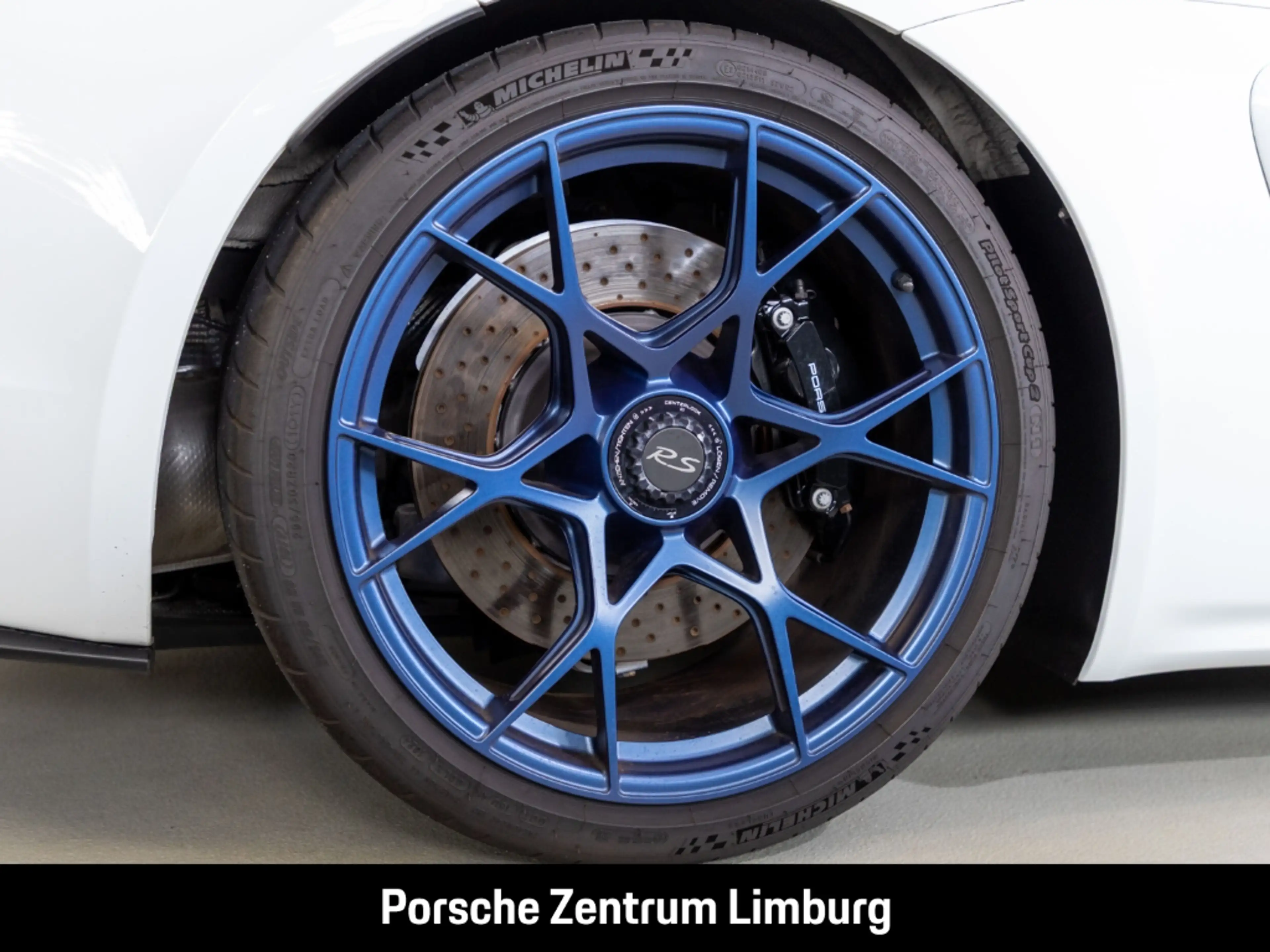Porsche Cayman 718 GT4 RS — photo 13