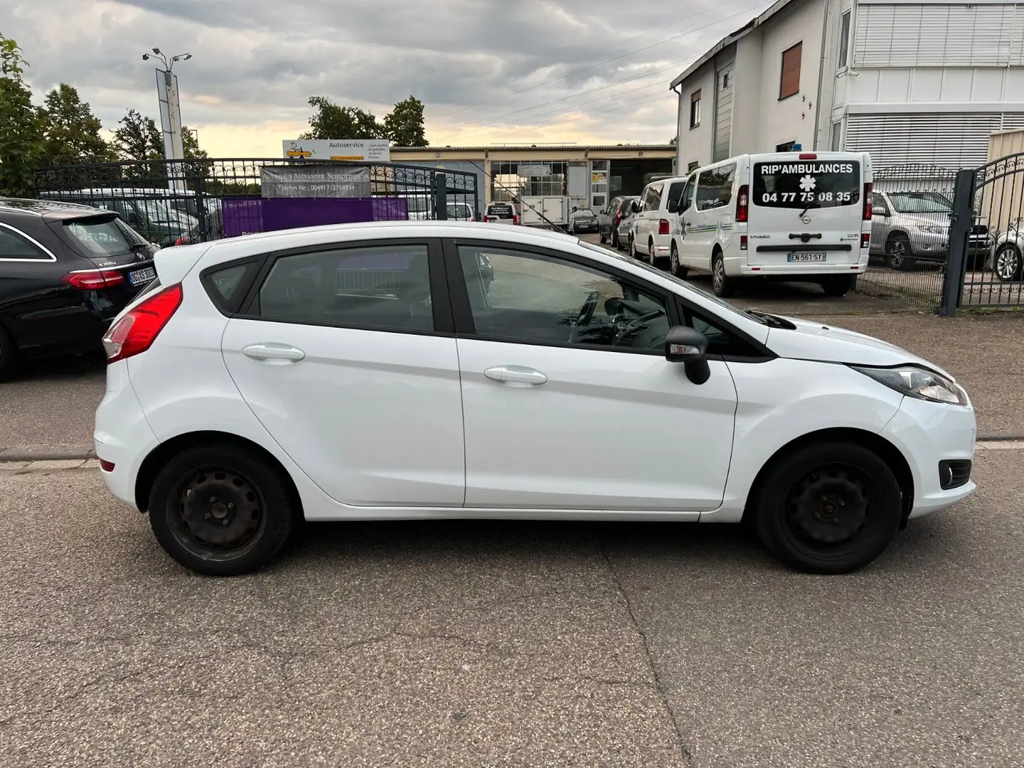 Ford Fiesta 4-Türer *Klima* Blanc - 2