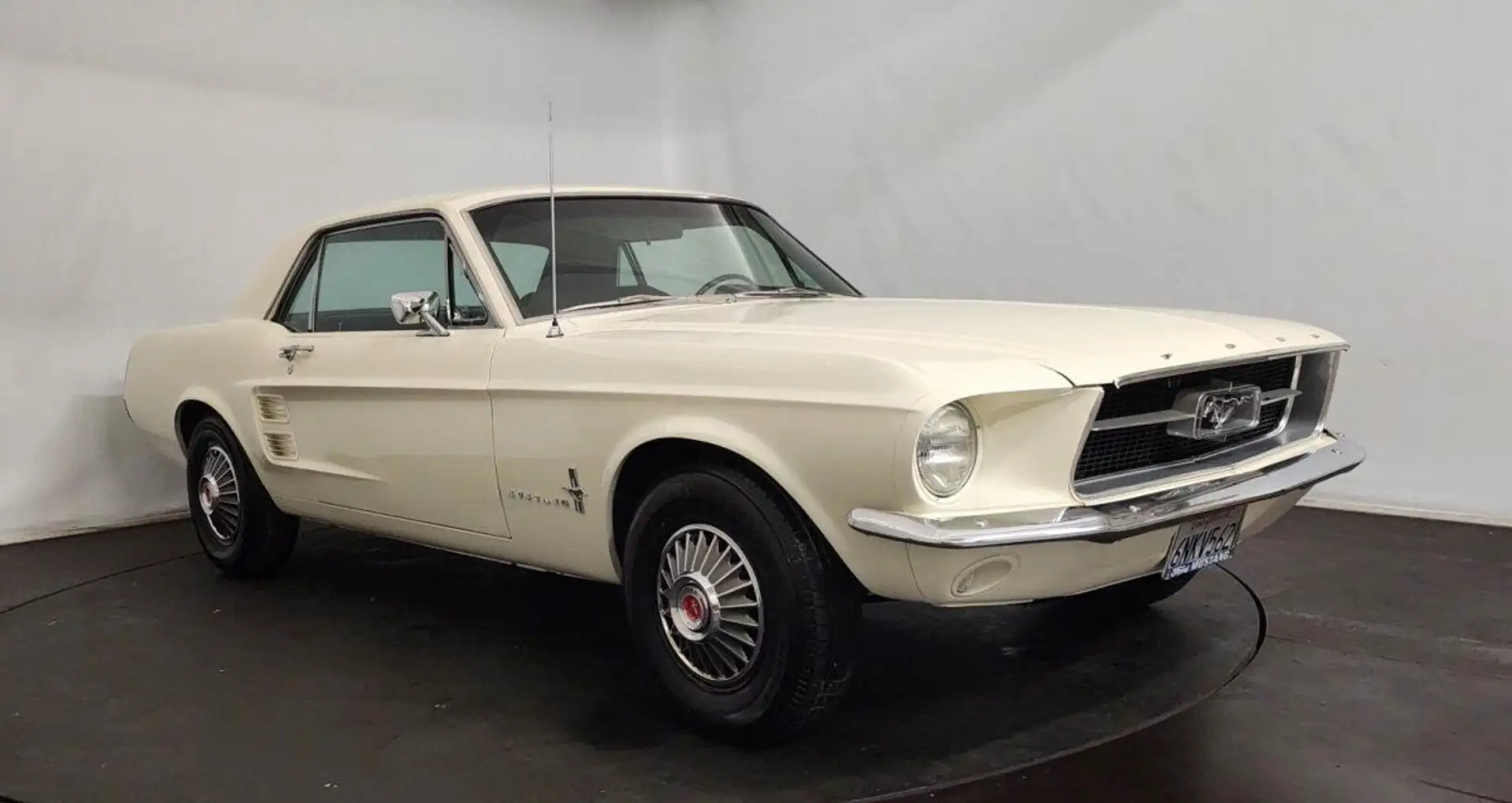 Ford Mustang Blanc - 1