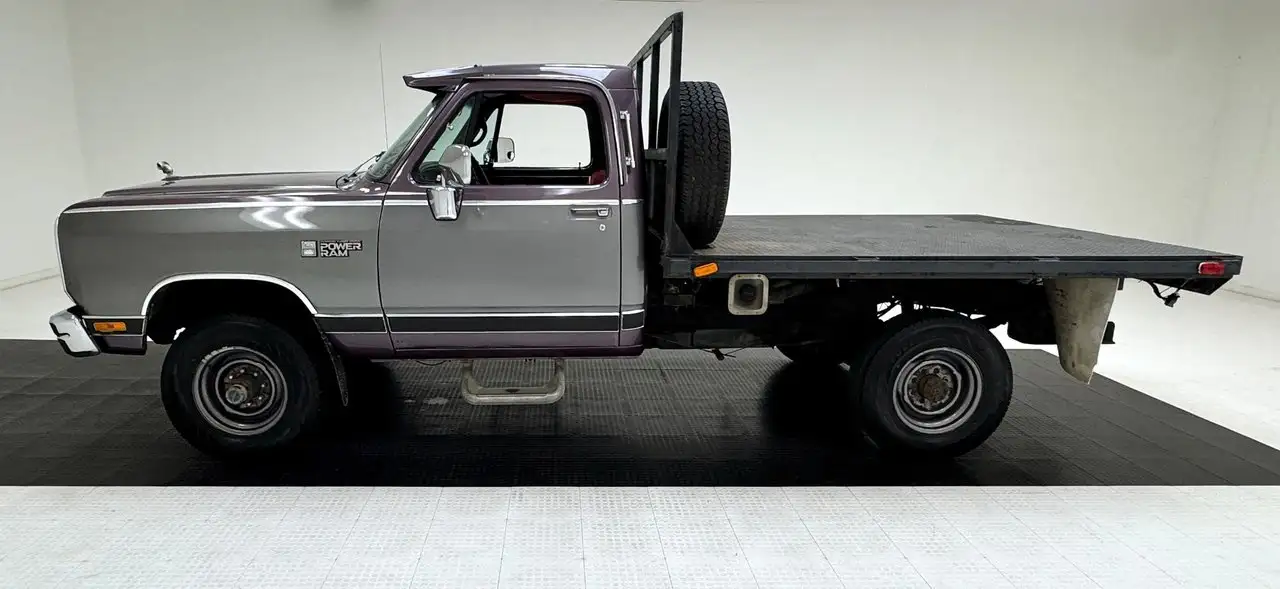 Dodge W250 LE 4x4 Flatbed, foto 2