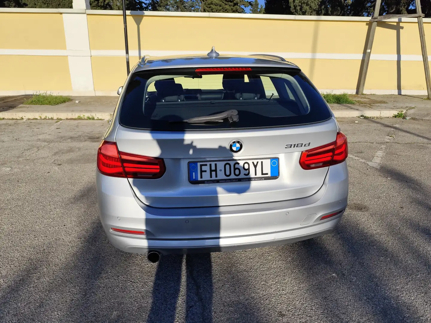 BMW 318 318d Touring Business Advantage auto Grigio - 2