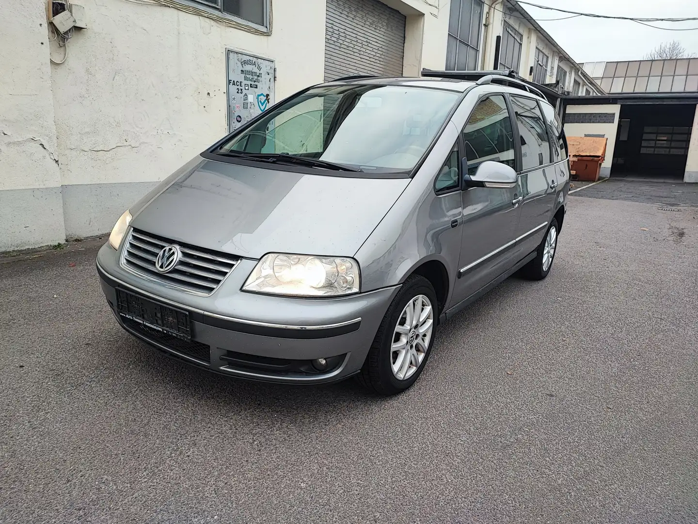 Volkswagen Sharan Sharan 1.9 TDI Automatik 7 Sitzer Grau - 1