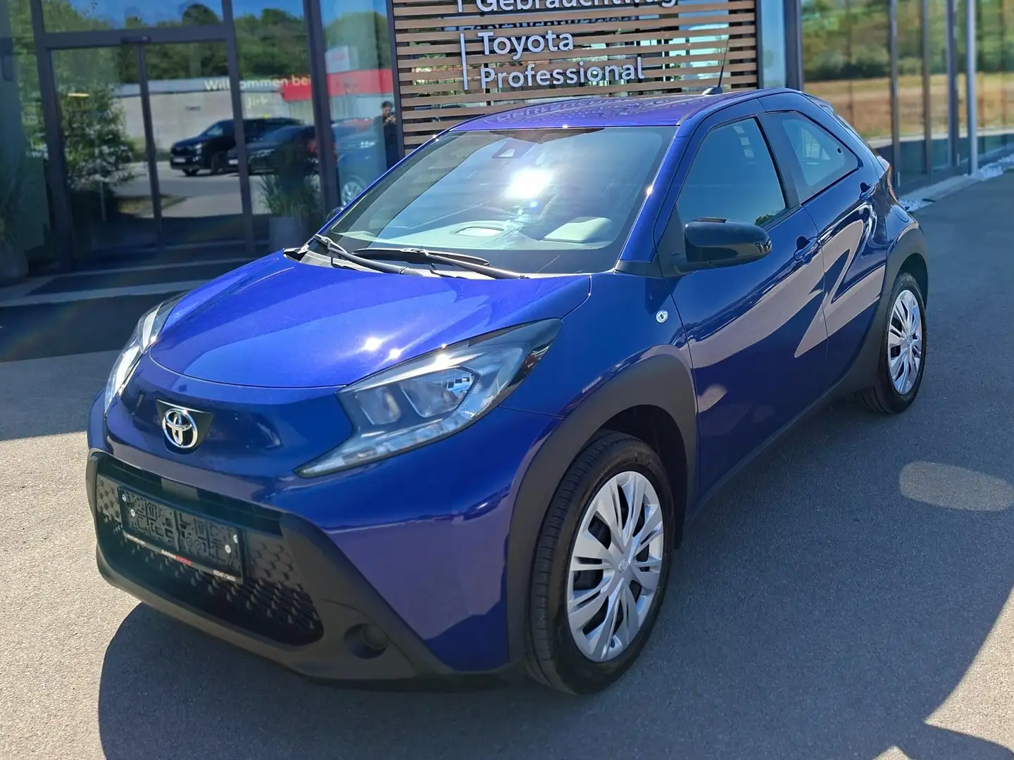 Toyota Aygo X 1,0 VVT-i Play Blau - 1