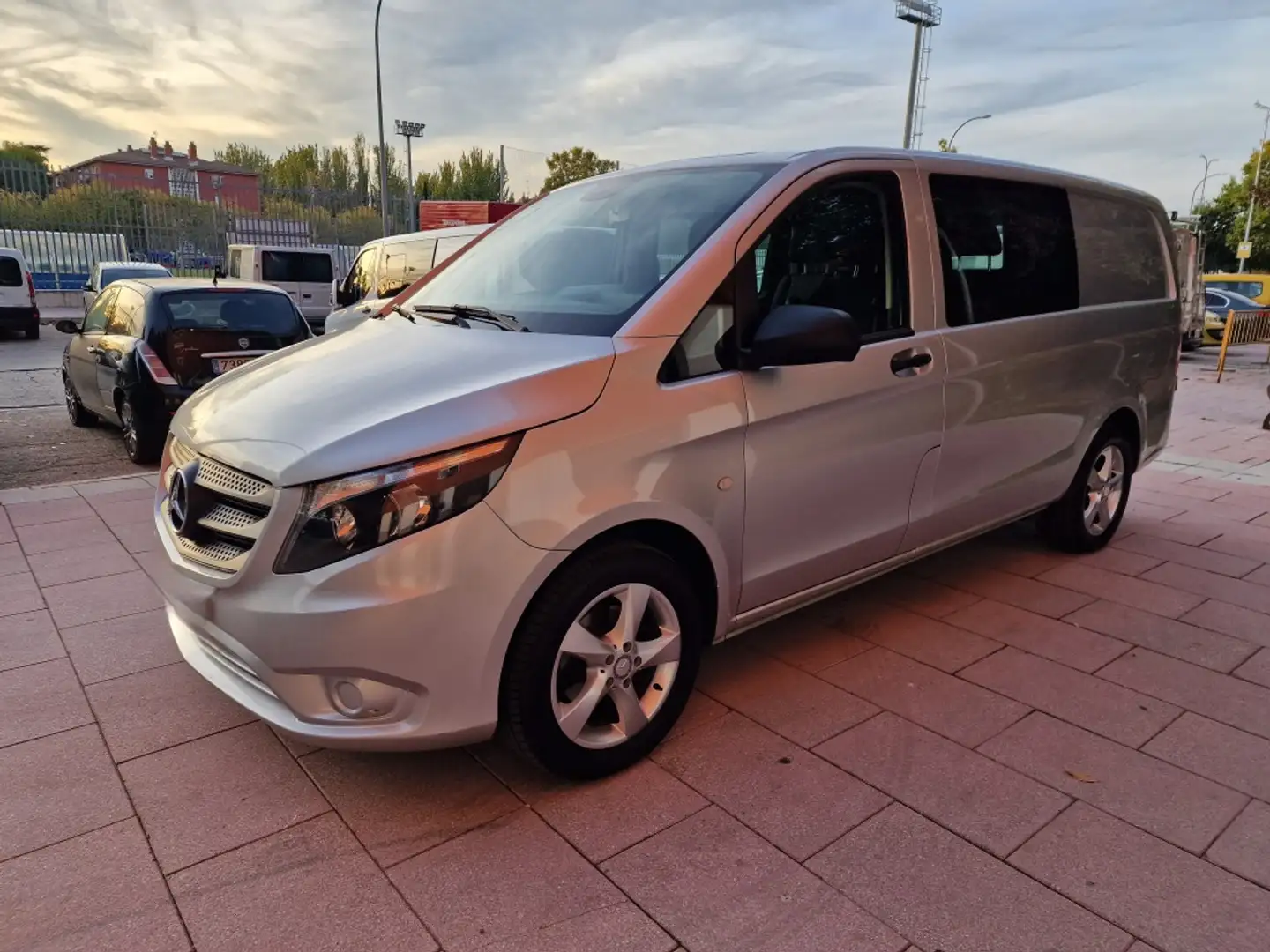 Mercedes-Benz Vito Mixto 114CDI Larga Gris - 1
