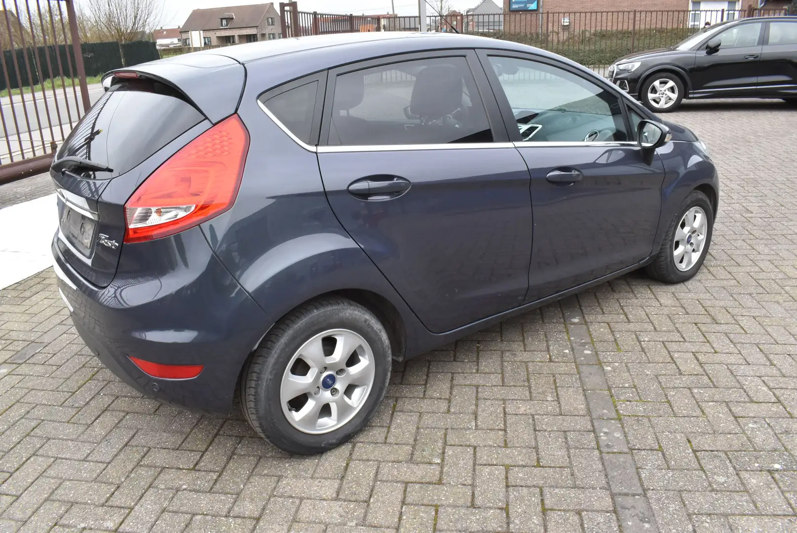Ford Fiesta 1.6 TDCi Titanium ECOnetic / Airco Gris - 2