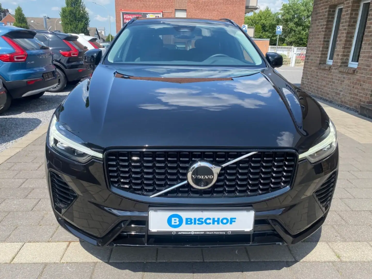 Volvo XC60 T6 Plus Dark Recharge Plug-In Hybrid Pano StandHZG Schwarz - 2