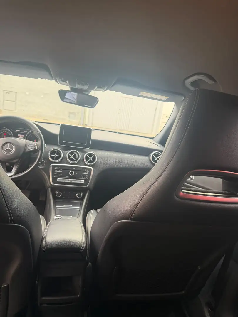 Mercedes-Benz A 180 180d Sedán Progressive Line Advanced 8G-DCT - 2