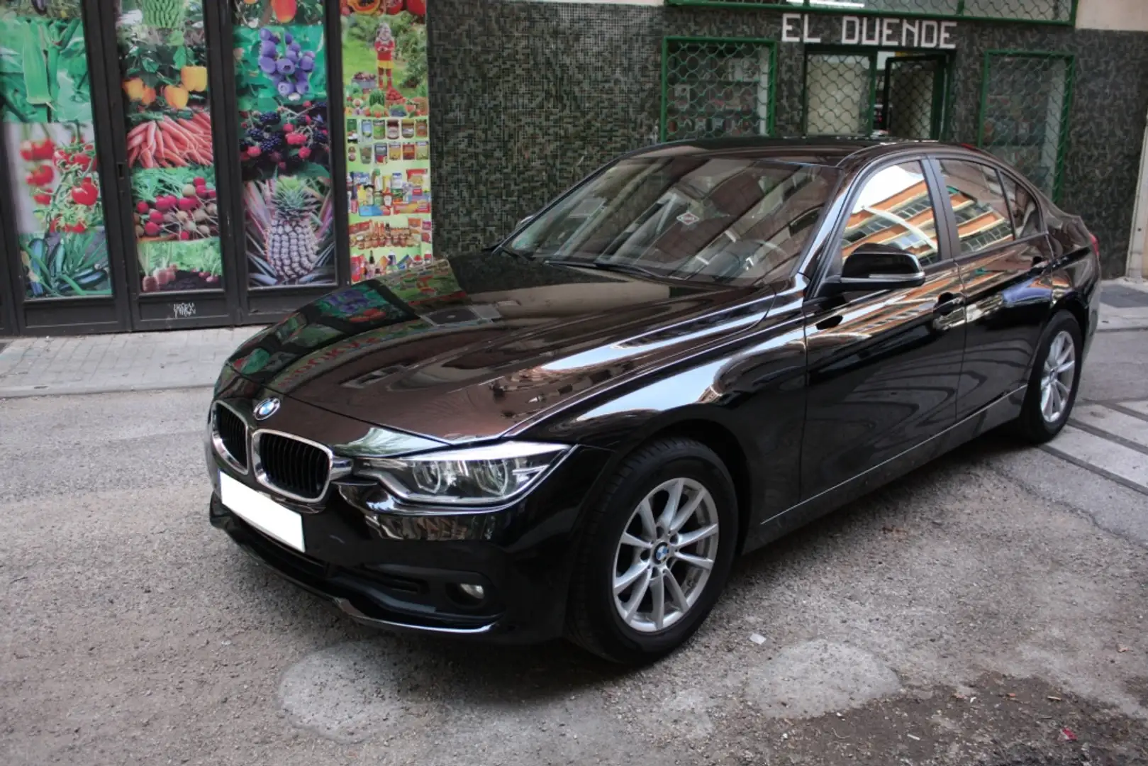 BMW 318 318dA Noir - 1