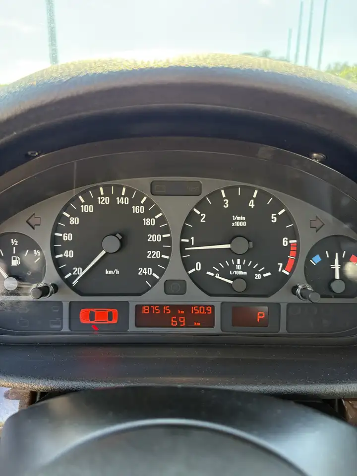 BMW 320i c/clima auto, foto 12