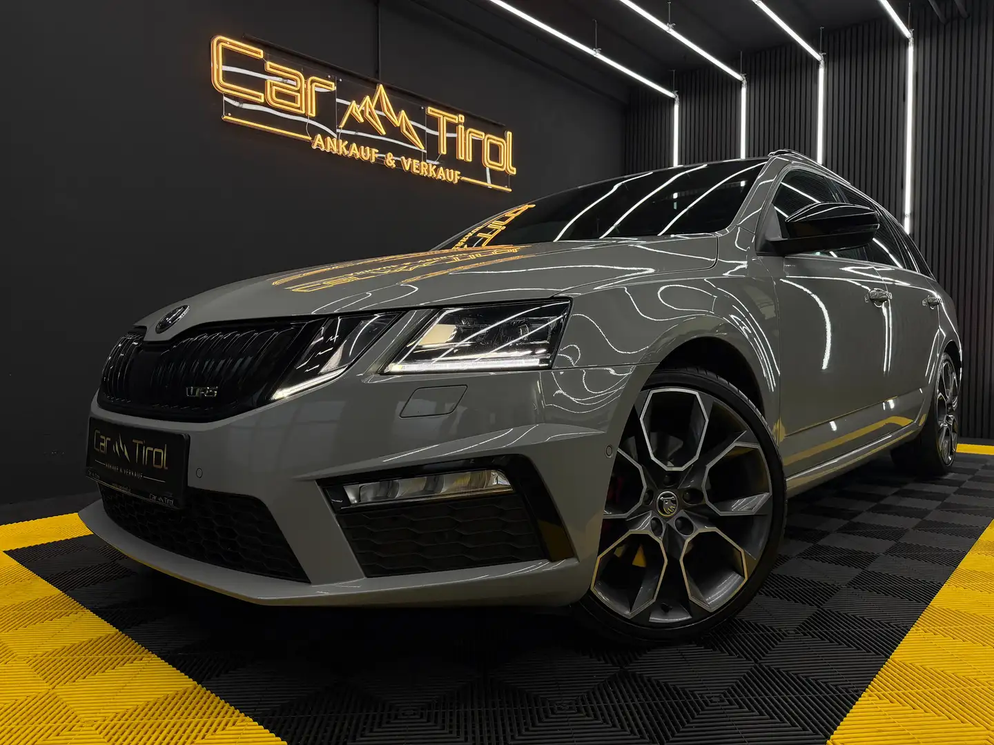 Skoda Octavia Combi RS 2,0 TDI DSG Grau - 1