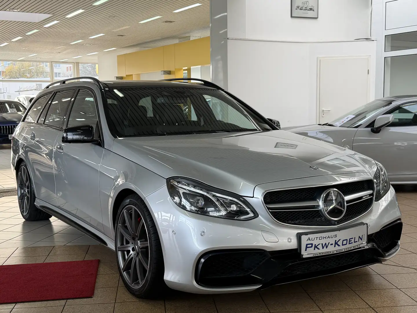 Mercedes-Benz E 63 AMG S 4M*PANO*NiGHT*DiSTRO*360°*KEY GO*MEMO Silber - 2