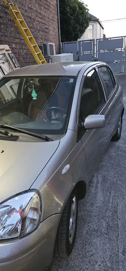 Toyota Yaris 1.0i 16v Linea Sol - 2