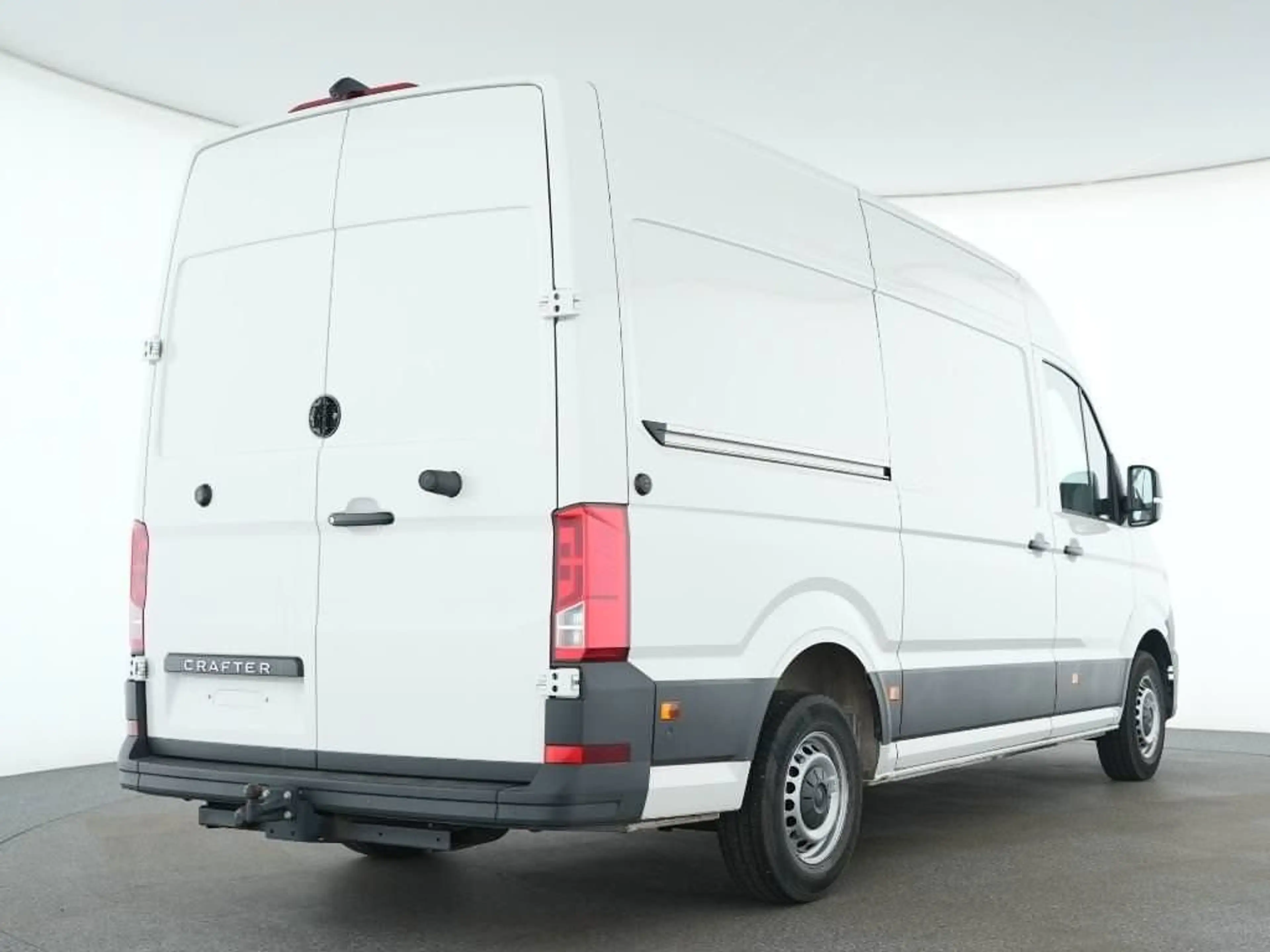 Volkswagen Crafter Kasten 35 mittellang Hochdach FWD AHK — photo 3