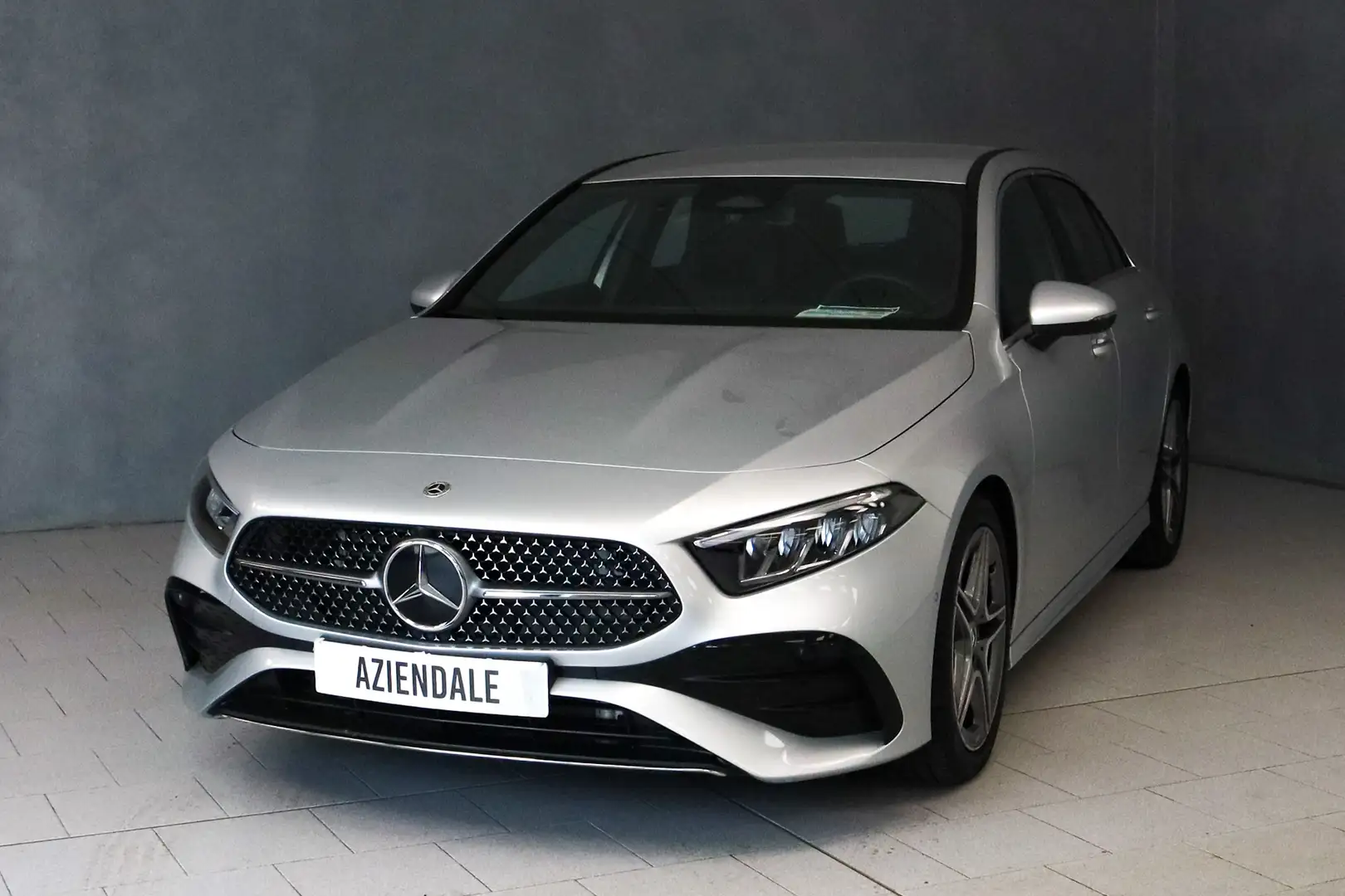 Mercedes-Benz A 200 200D AUTOMATIC PREMIUM  AMG LINE Срібний - 2