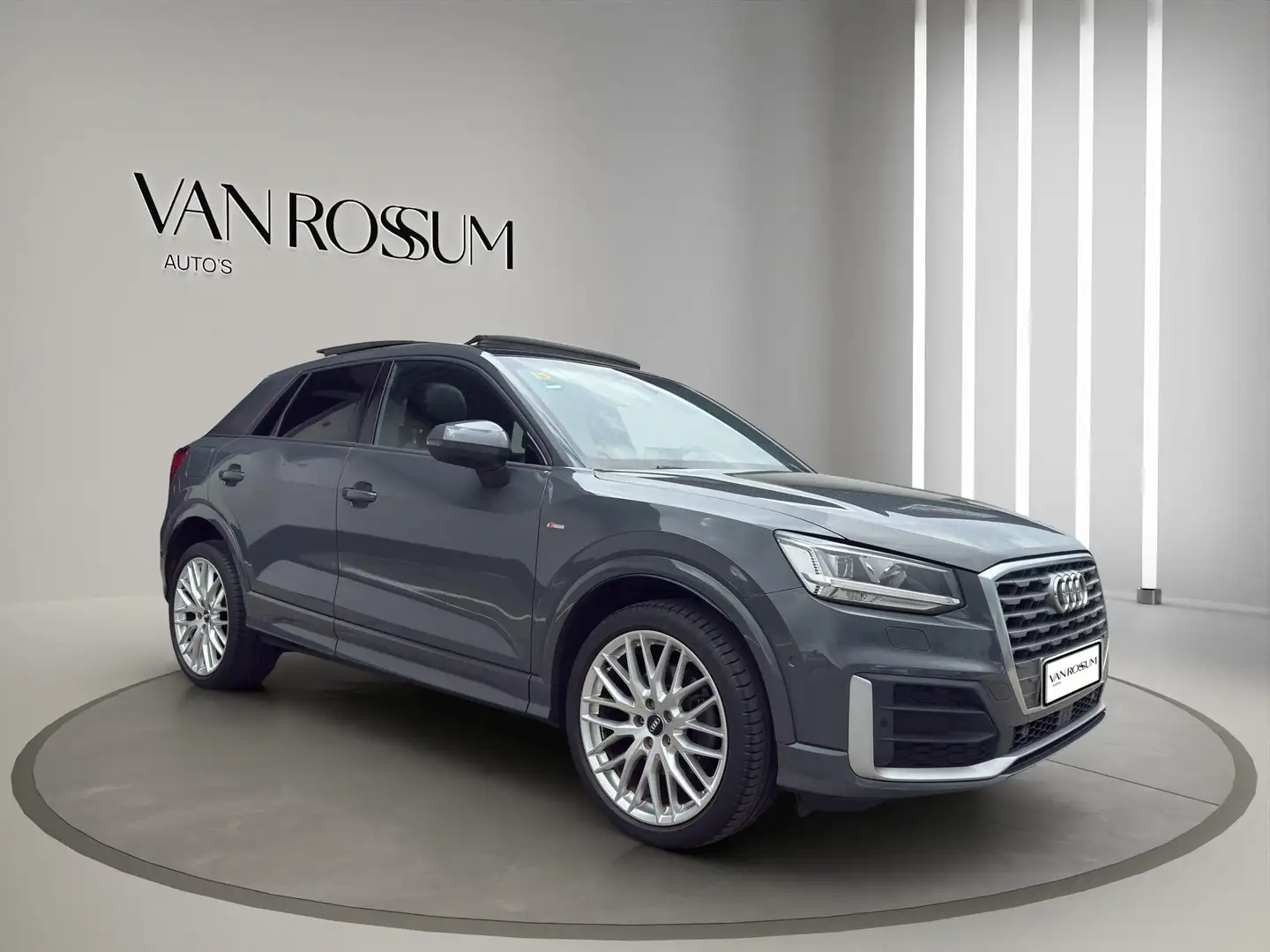 Audi Q2 1.4 TFSI CoD Launch Edition S-line Automaat Leder Grijs - 1