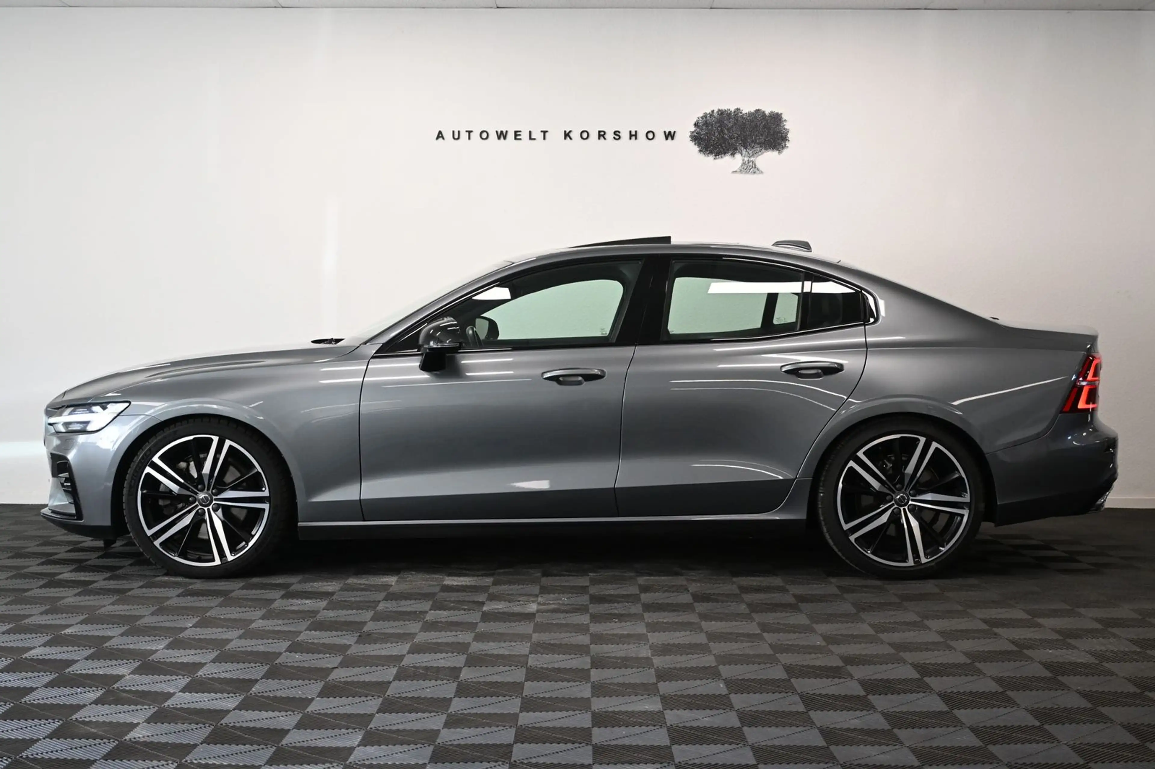 Volvo S60 R Design *KAMERA*PANO*AHK*SHZ*LED*H&K*NAVI — photo 7
