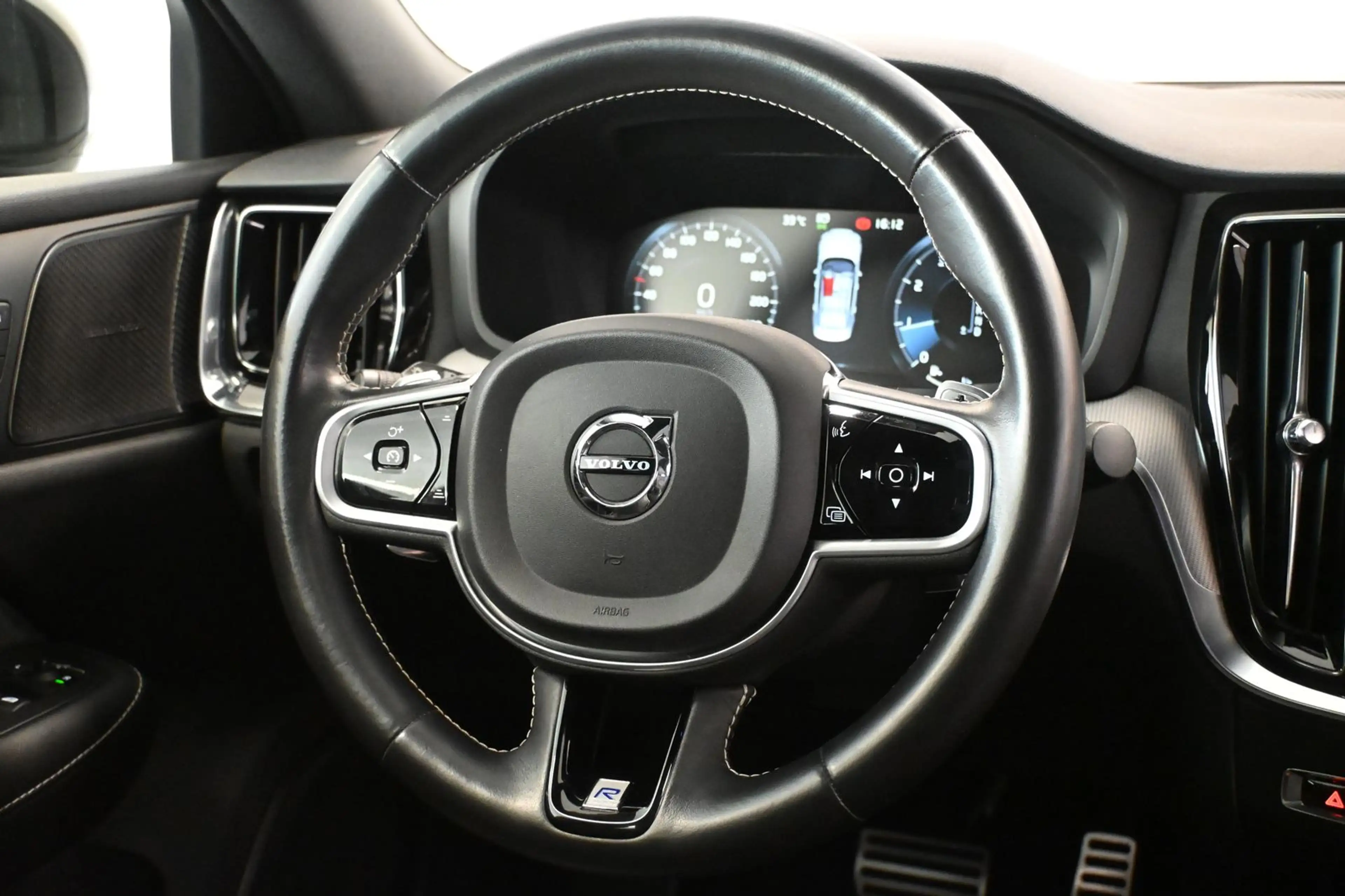 Volvo S60 R Design *KAMERA*PANO*AHK*SHZ*LED*H&K*NAVI — photo 13