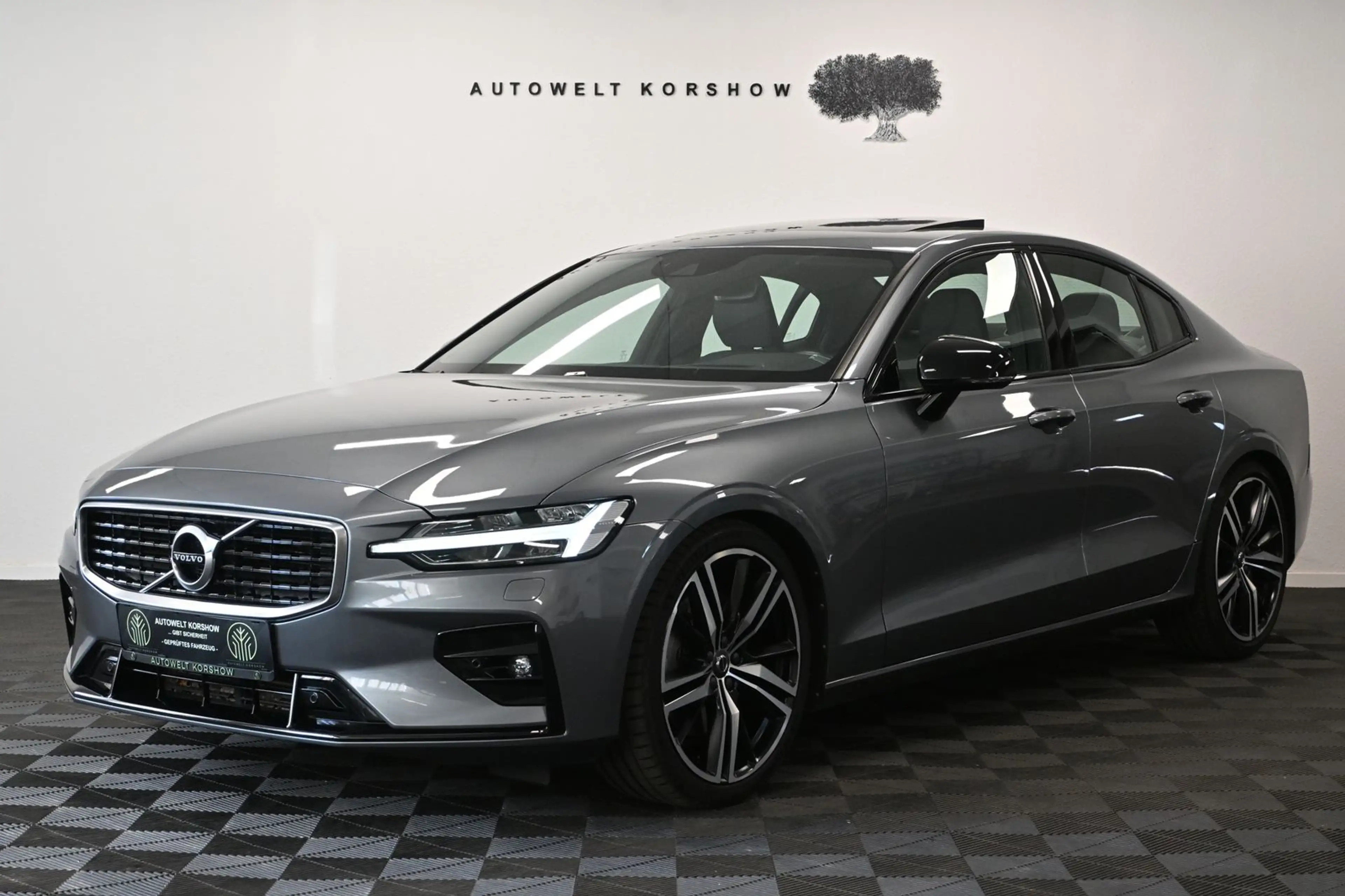 Volvo S60 R Design *KAMERA*PANO*AHK*SHZ*LED*H&K*NAVI — photo 3