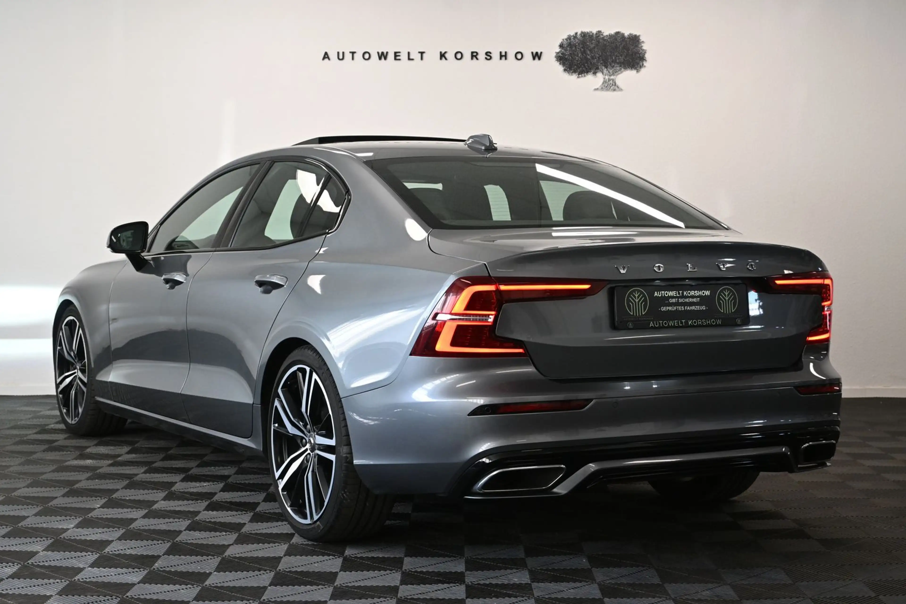 Volvo S60 R Design *KAMERA*PANO*AHK*SHZ*LED*H&K*NAVI — photo 10