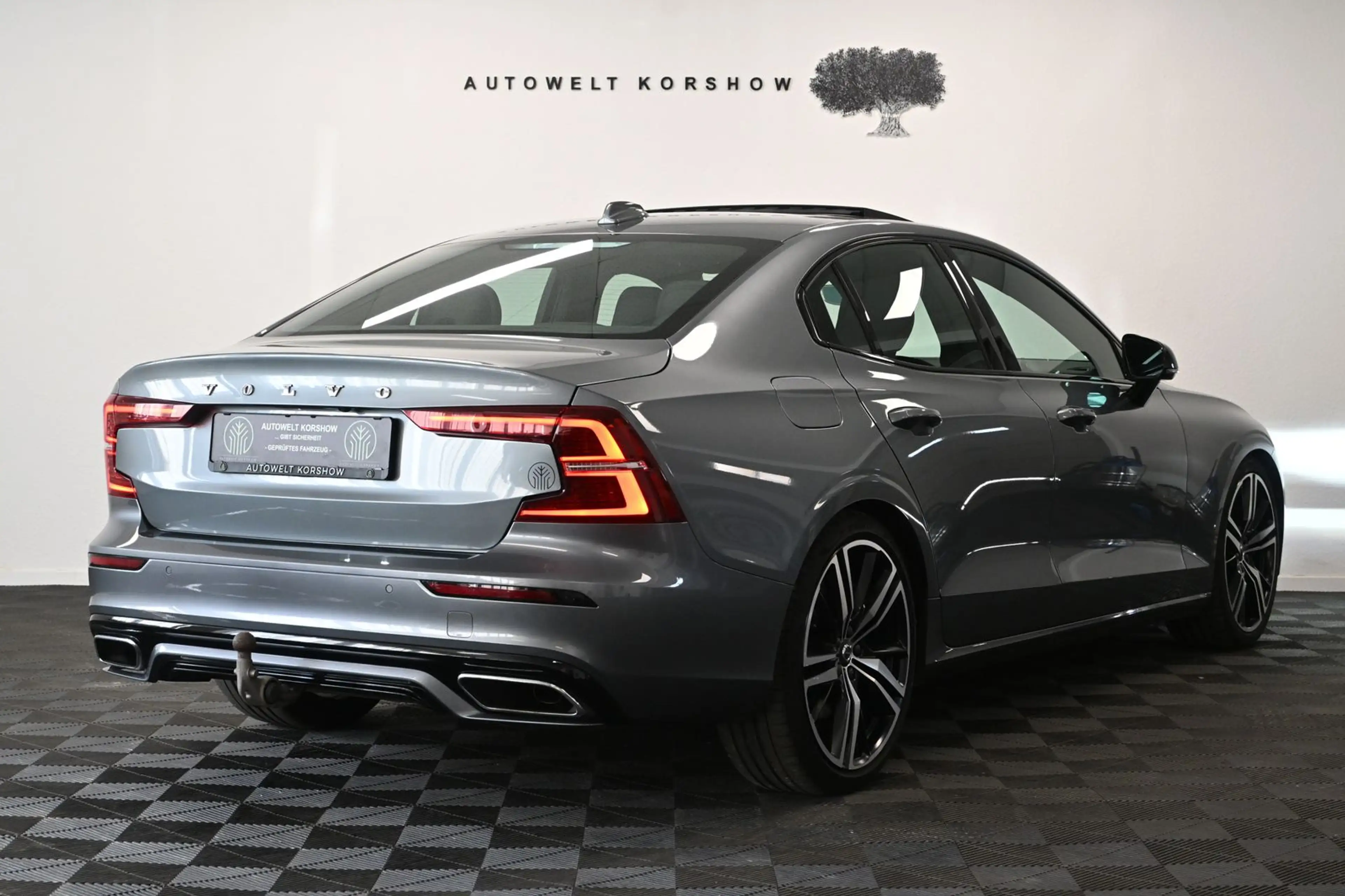 Volvo S60 R Design *KAMERA*PANO*AHK*SHZ*LED*H&K*NAVI — photo 9