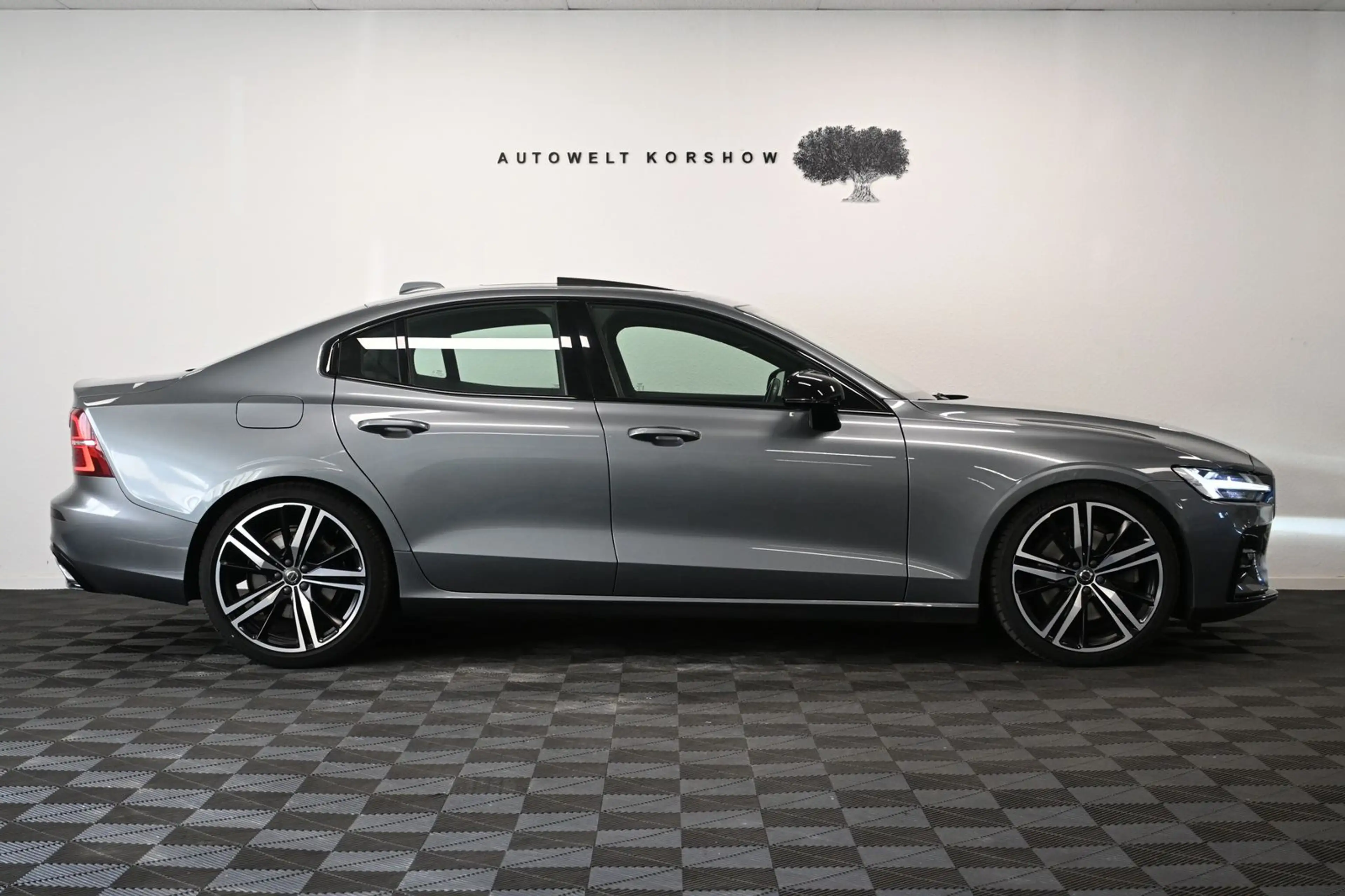 Volvo S60 R Design *KAMERA*PANO*AHK*SHZ*LED*H&K*NAVI — photo 5