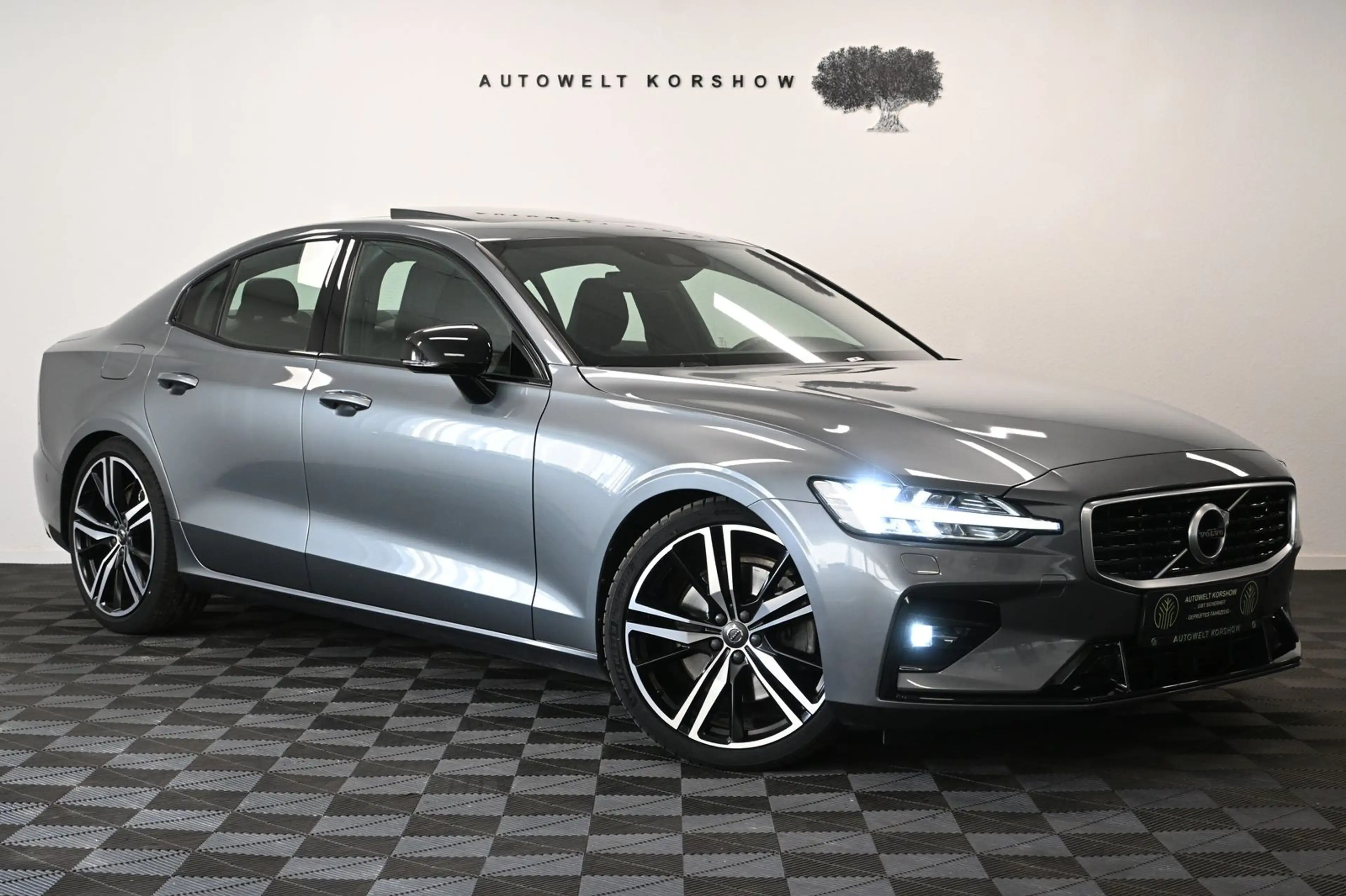 Volvo S60 R Design *KAMERA*PANO*AHK*SHZ*LED*H&K*NAVI