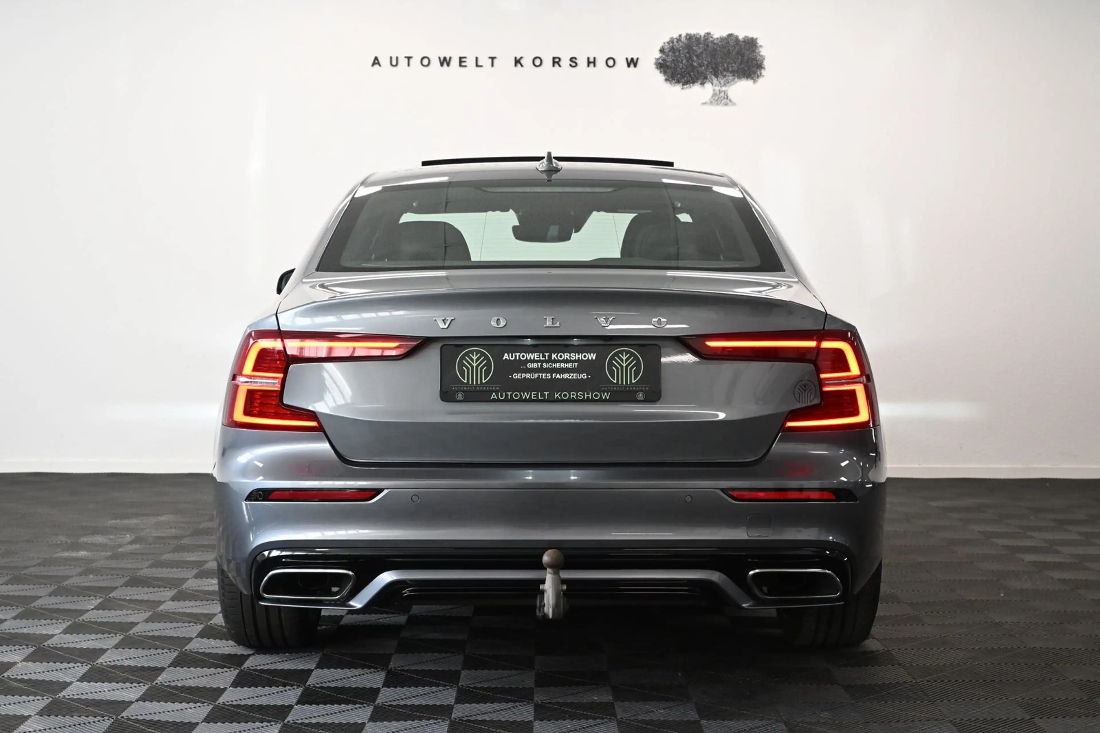 Volvo S60 R Design *KAMERA*PANO*AHK*SHZ*LED*H&K*NAVI — photo 6