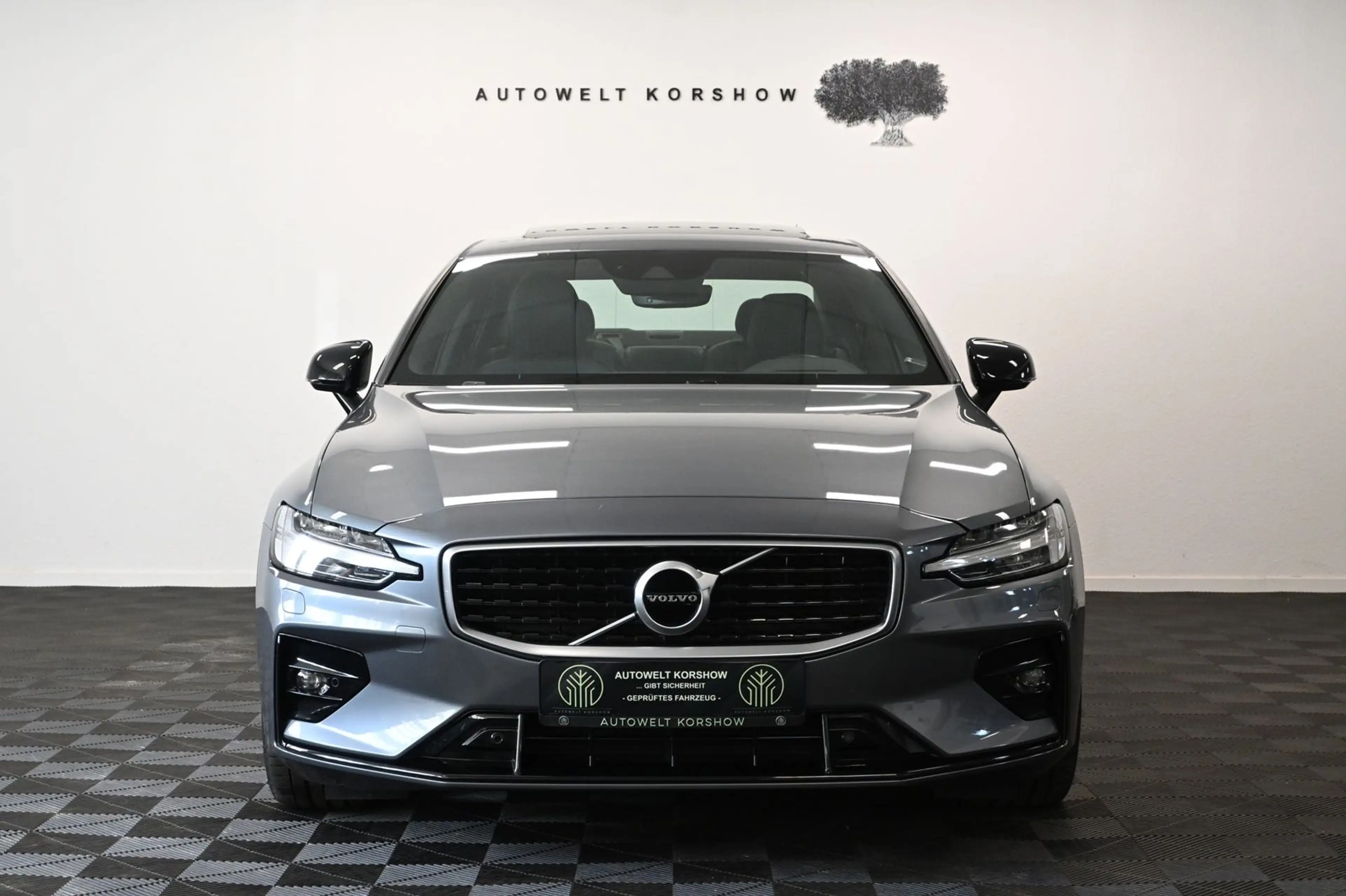 Volvo S60 R Design *KAMERA*PANO*AHK*SHZ*LED*H&K*NAVI — photo 2