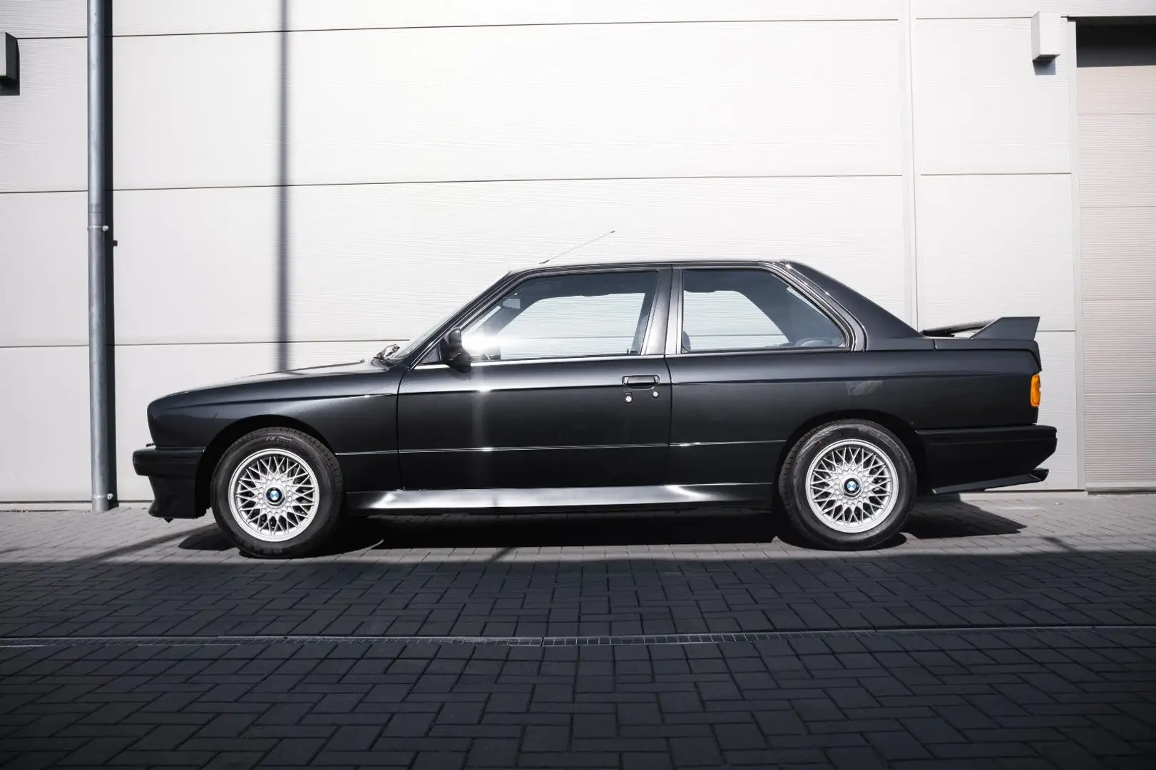 BMW M3 E30 - dt. Auto - 2. Hd. - neuwertig - 29TKM!! Fekete - 1