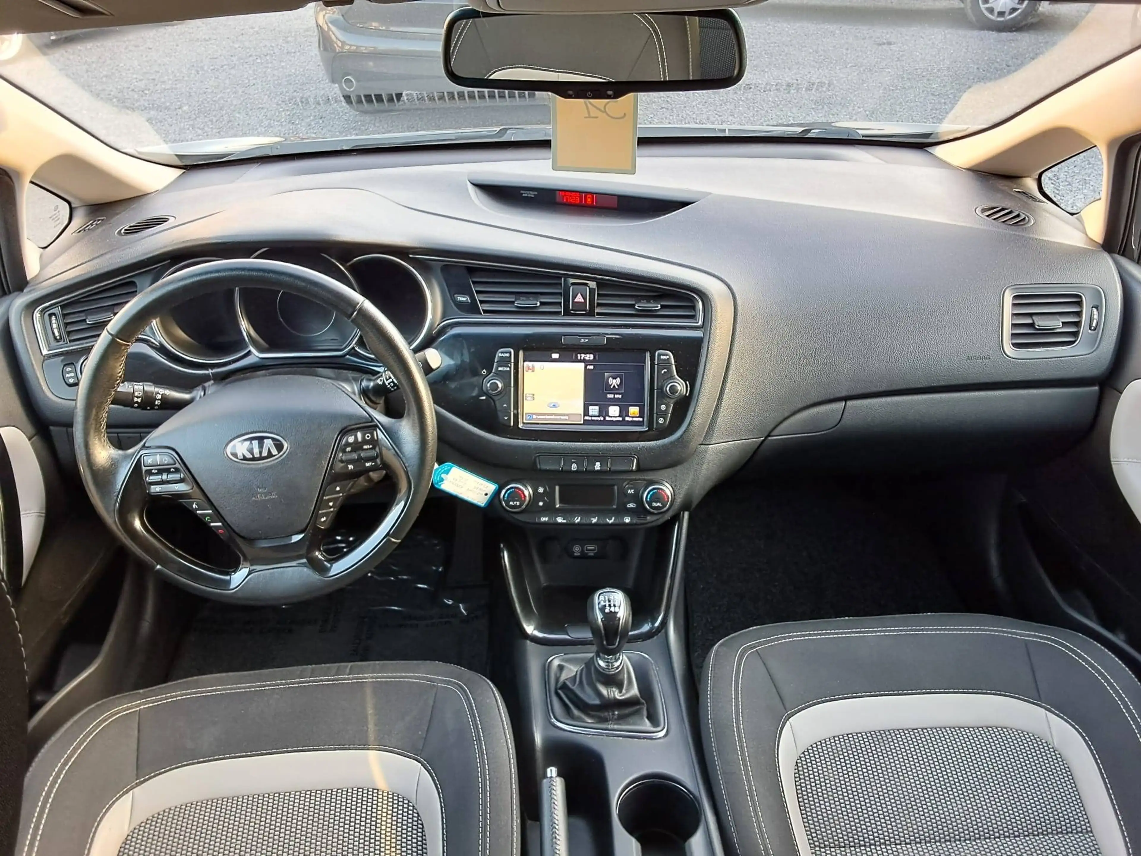 Kia Ceed / cee'd 1.4i Access CARPLAY CAM PARKHULP ACHT CRUISE NAV — photo 13