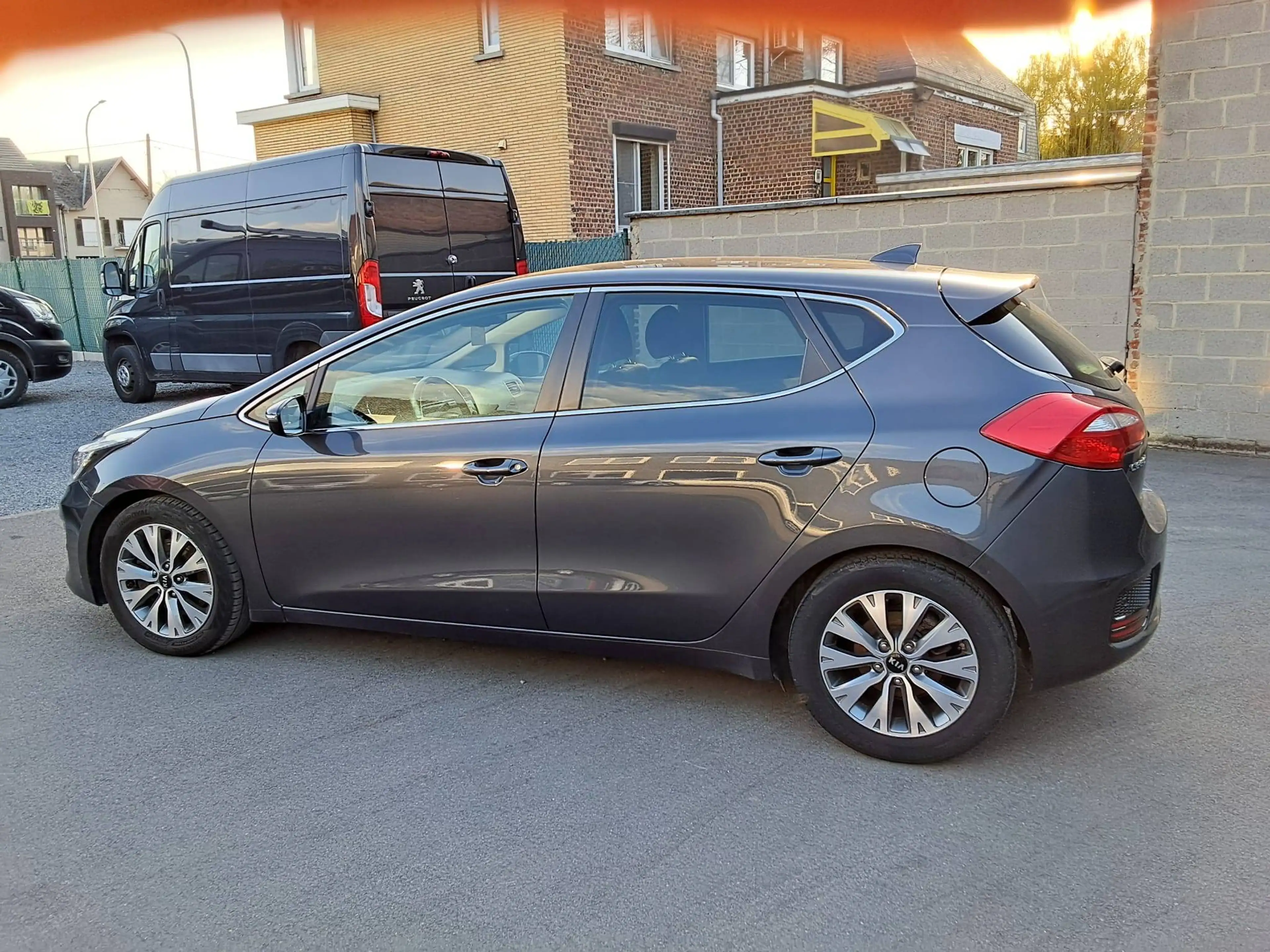 Kia Ceed / cee'd 1.4i Access CARPLAY CAM PARKHULP ACHT CRUISE NAV — photo 3