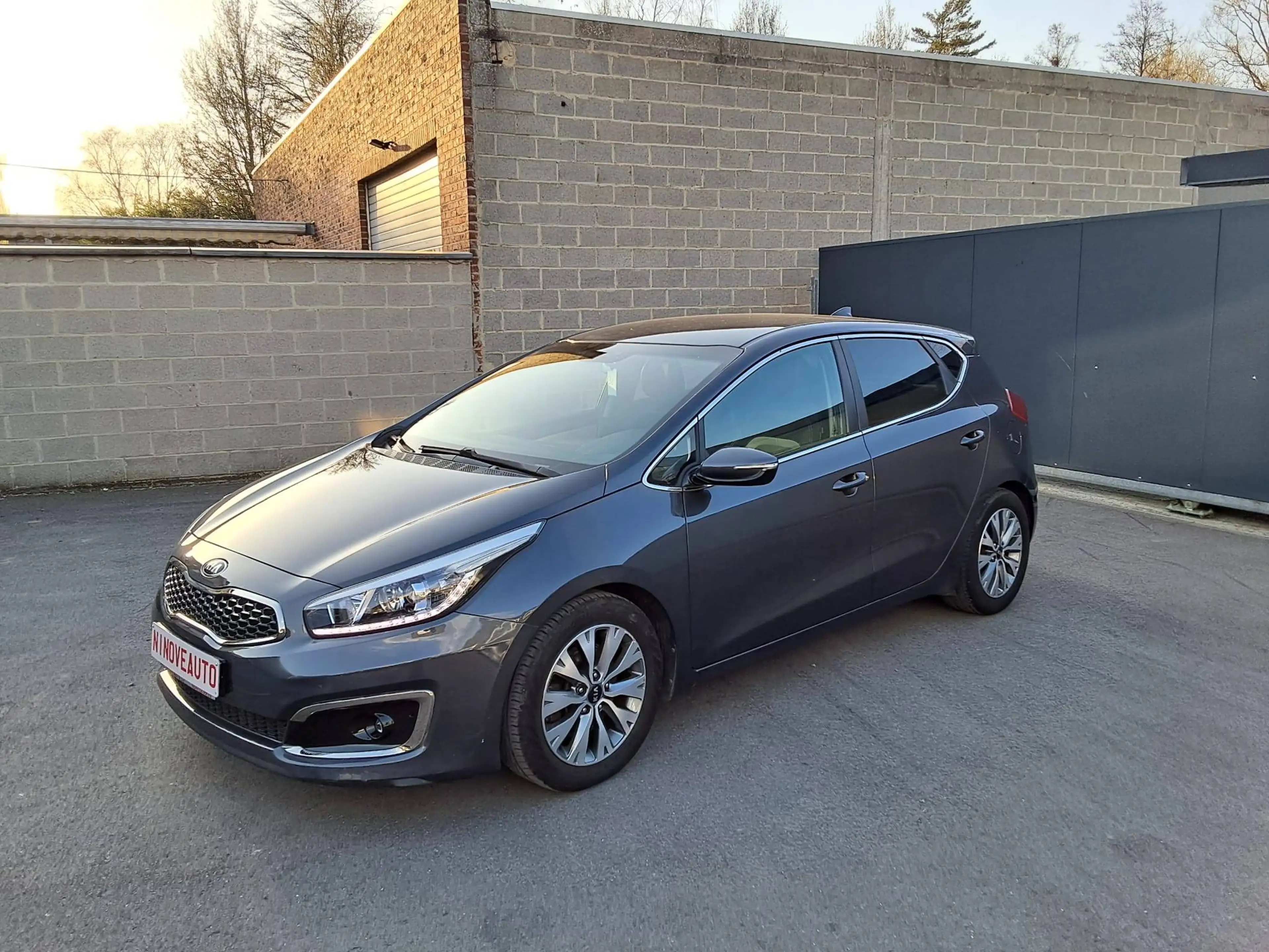 Kia Ceed / cee'd 1.4i Access CARPLAY CAM PARKHULP ACHT CRUISE NAV — photo 2