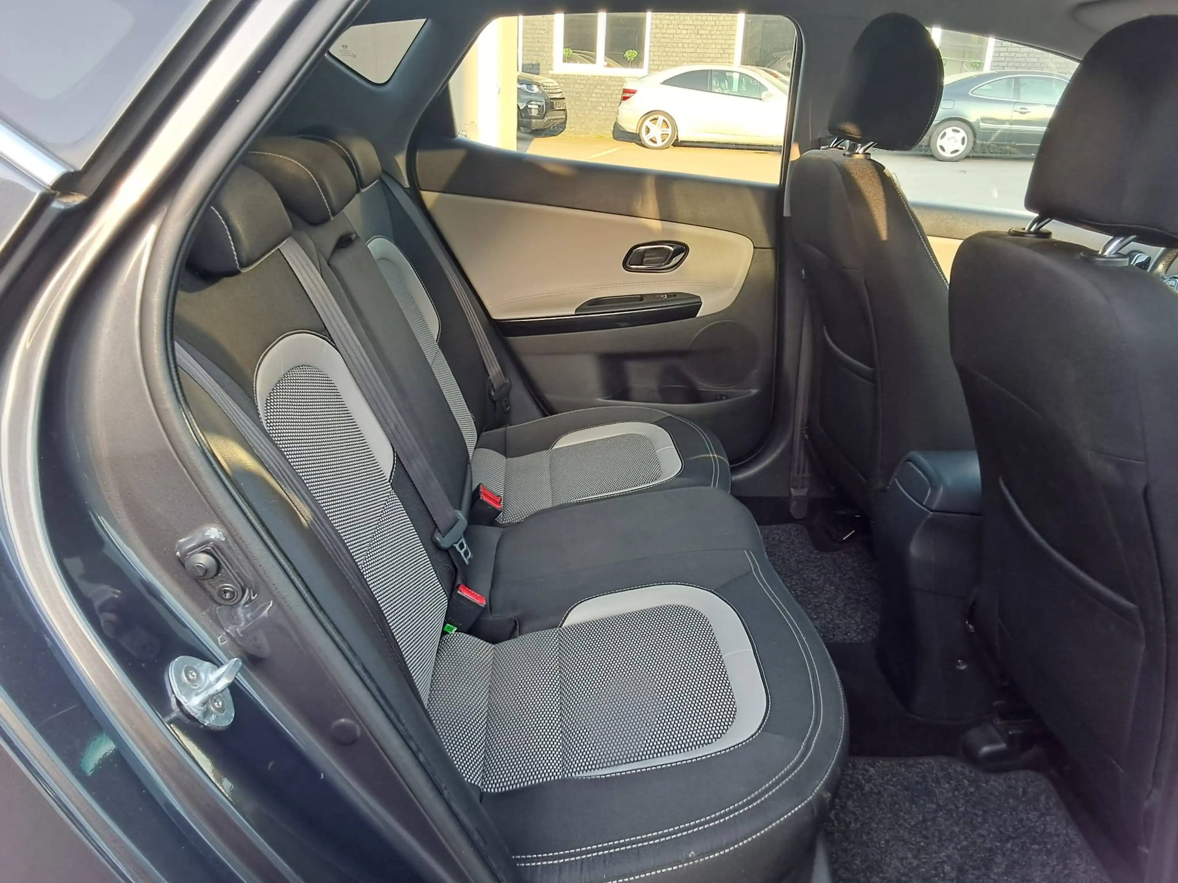 Kia Ceed / cee'd 1.4i Access CARPLAY CAM PARKHULP ACHT CRUISE NAV — photo 11