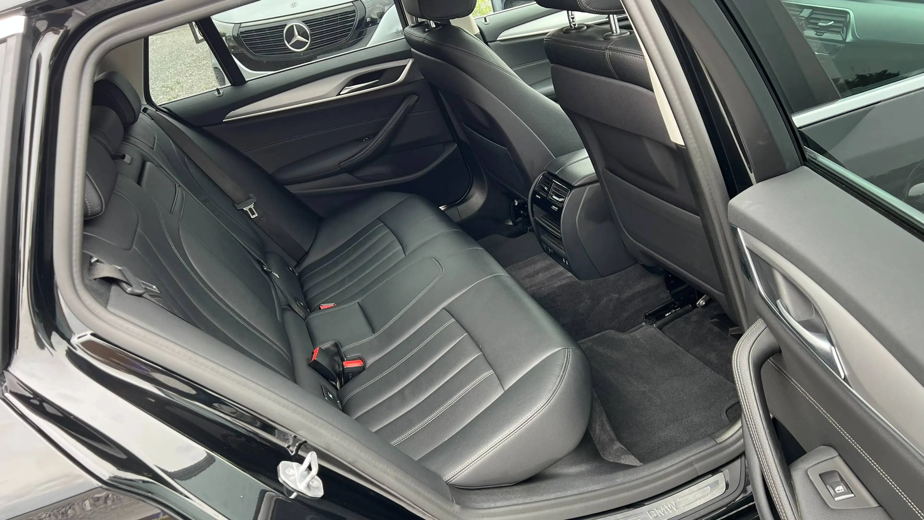 BMW 518 Touring 518 dA BOITE AUTO ✅ FULL OPTIONS ✅ VIRTUAL COCKPIT GPS CUIR XéNON CAMERA DE RECUL FULL !! — photo 12