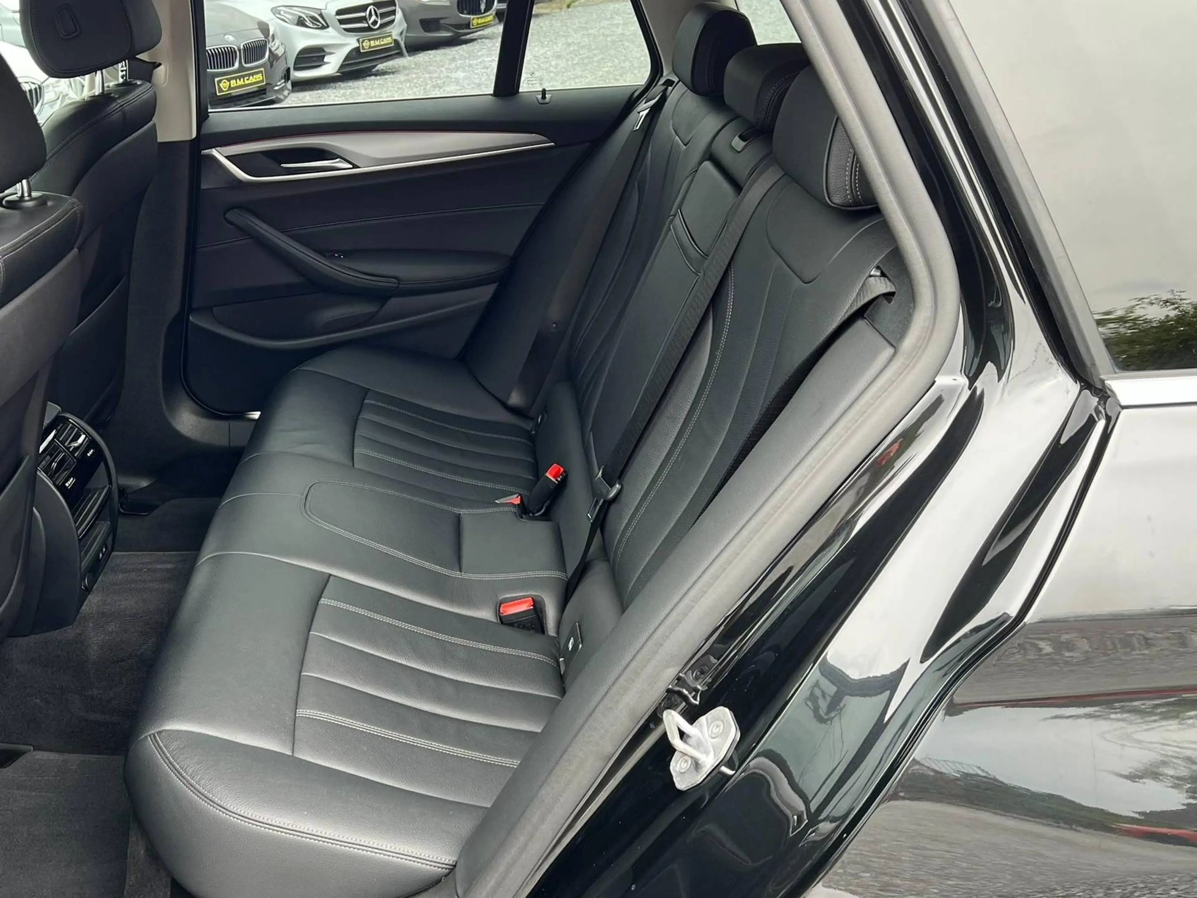 BMW 518 Touring 518 dA BOITE AUTO ✅ FULL OPTIONS ✅ VIRTUAL COCKPIT GPS CUIR XéNON CAMERA DE RECUL FULL !! — photo 11