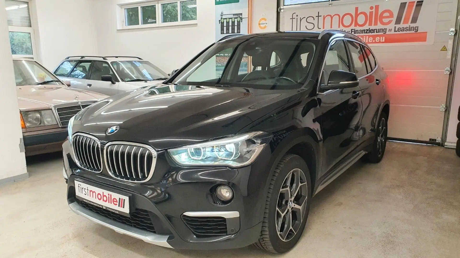 BMW X1 sDrive 18d xLine*Steptr*LEDER*Navi*SPORTPAKET Schwarz - 2