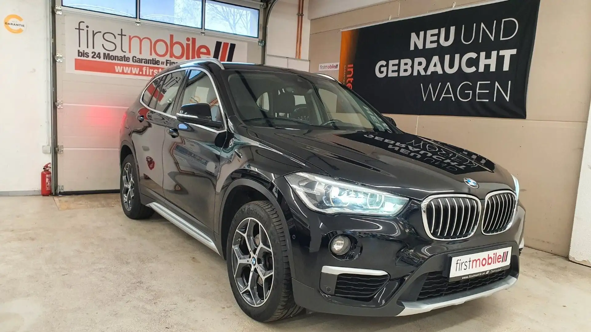 BMW X1 sDrive 18d xLine*Steptr*LEDER*Navi*SPORTPAKET Schwarz - 1