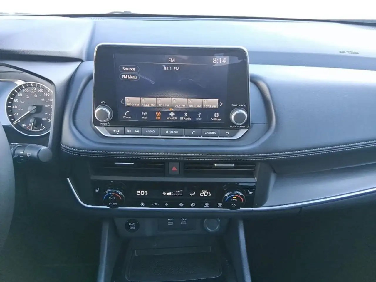 Nissan Rogue снимка Nissan Rogue