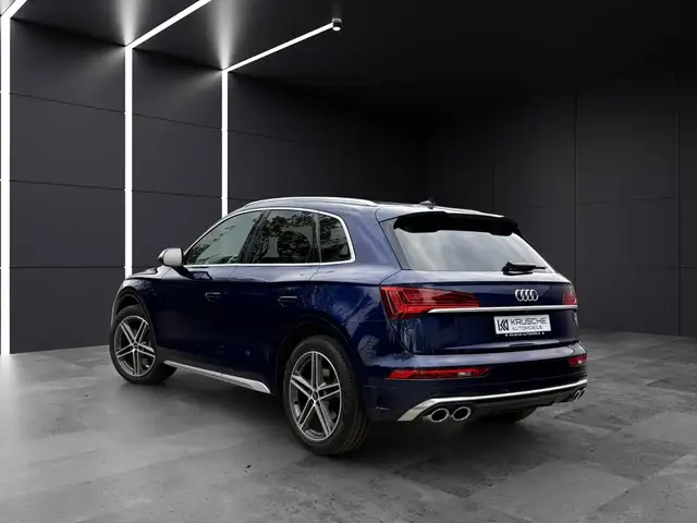 Audi SQ5 view 3