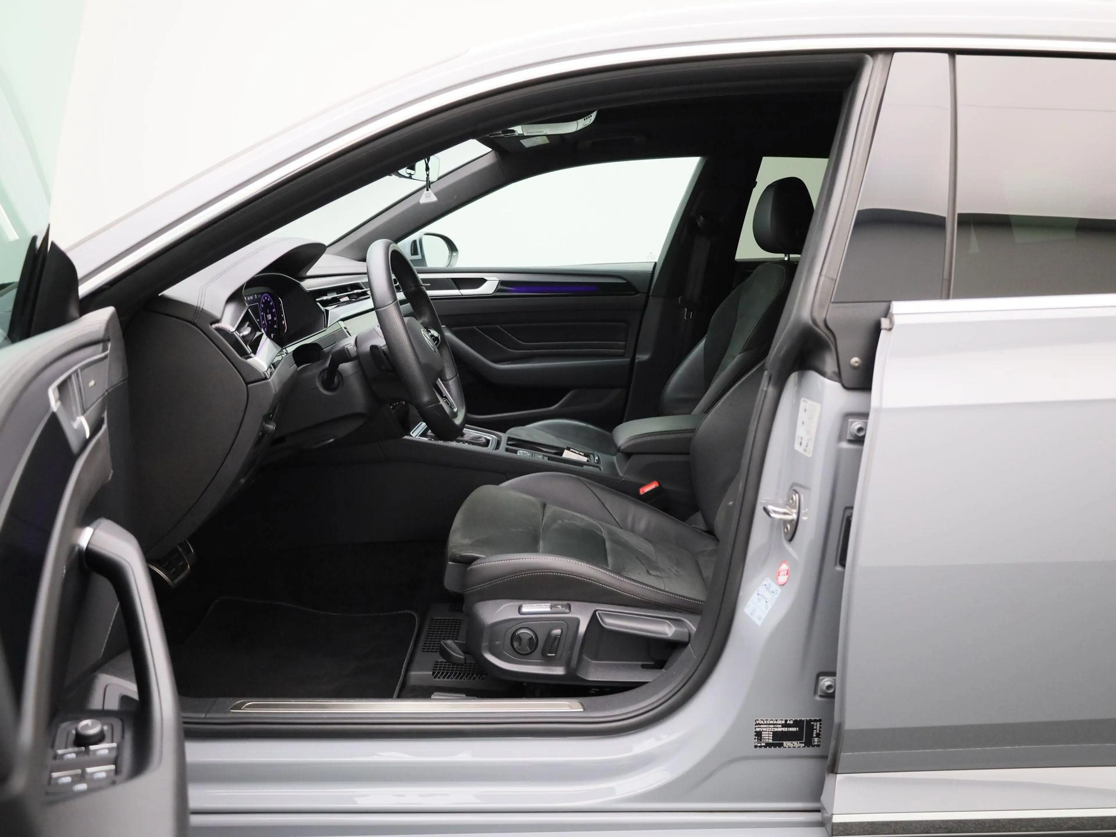 Volkswagen Arteon 2.0 TDI SCR 147kW DSG R-Line S.B. PANO | KEYLESS | — photo 9
