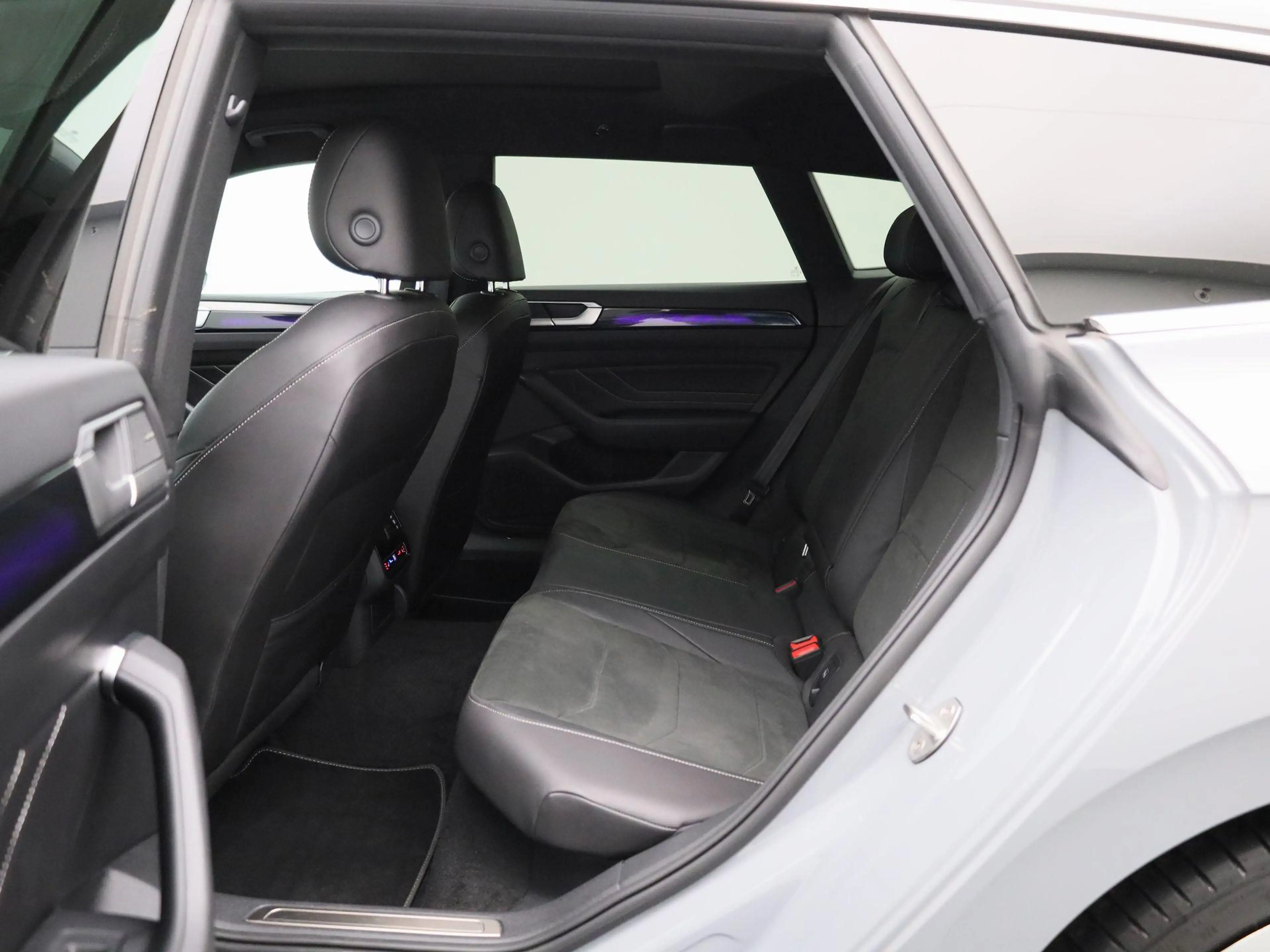 Volkswagen Arteon 2.0 TDI SCR 147kW DSG R-Line S.B. PANO | KEYLESS | — photo 10