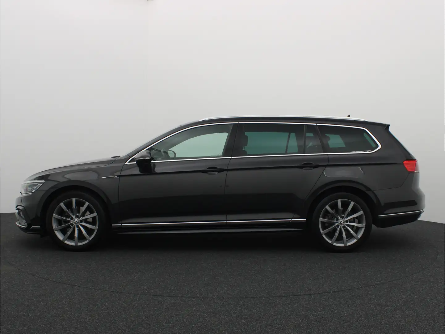 Volkswagen Passat Variant 1.5 TSI Elegance Business R FACELIFT / R-LINE / AU Grijs - 2