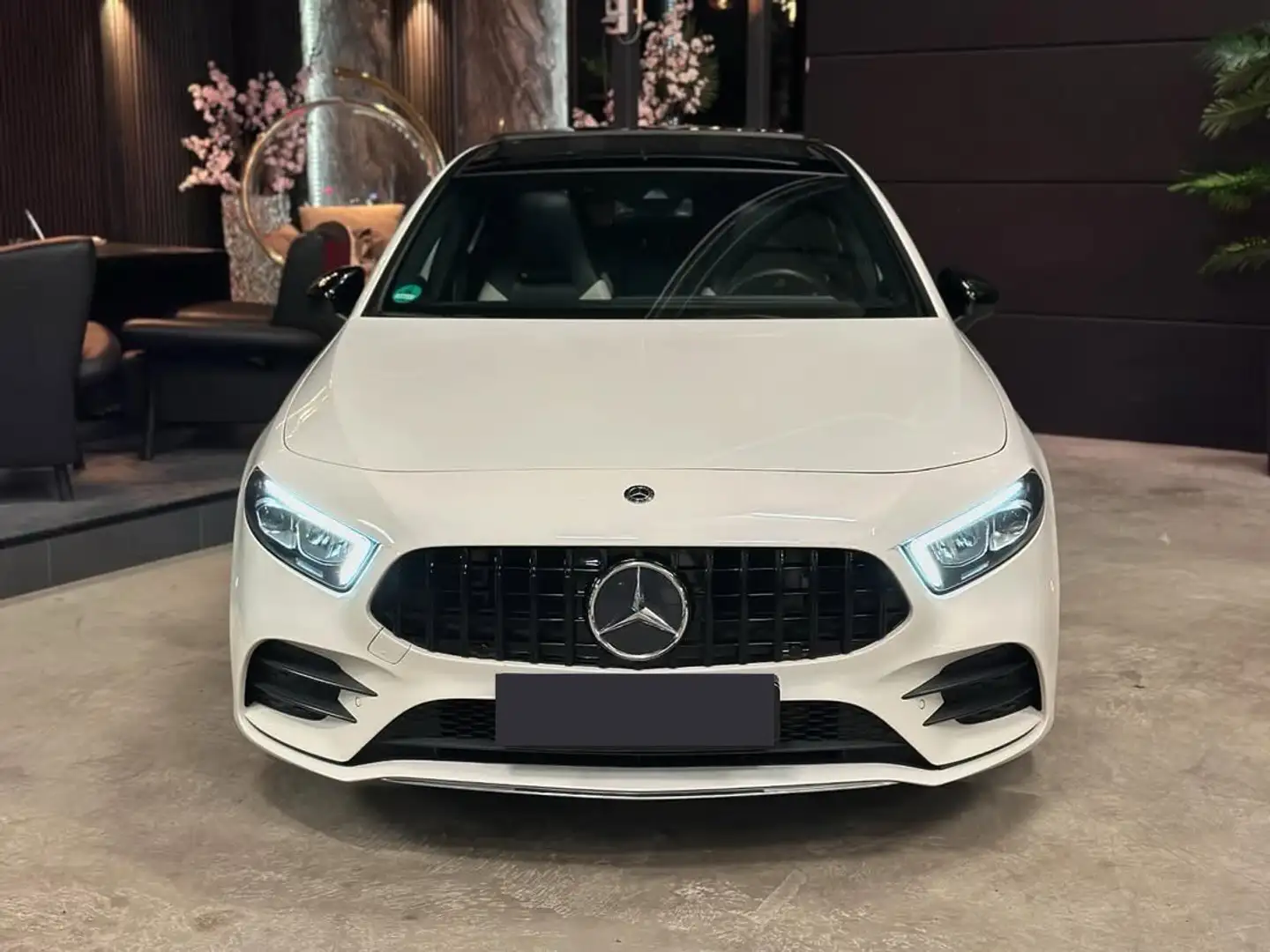 Mercedes-Benz A 250 Premium AMG Biały - 2