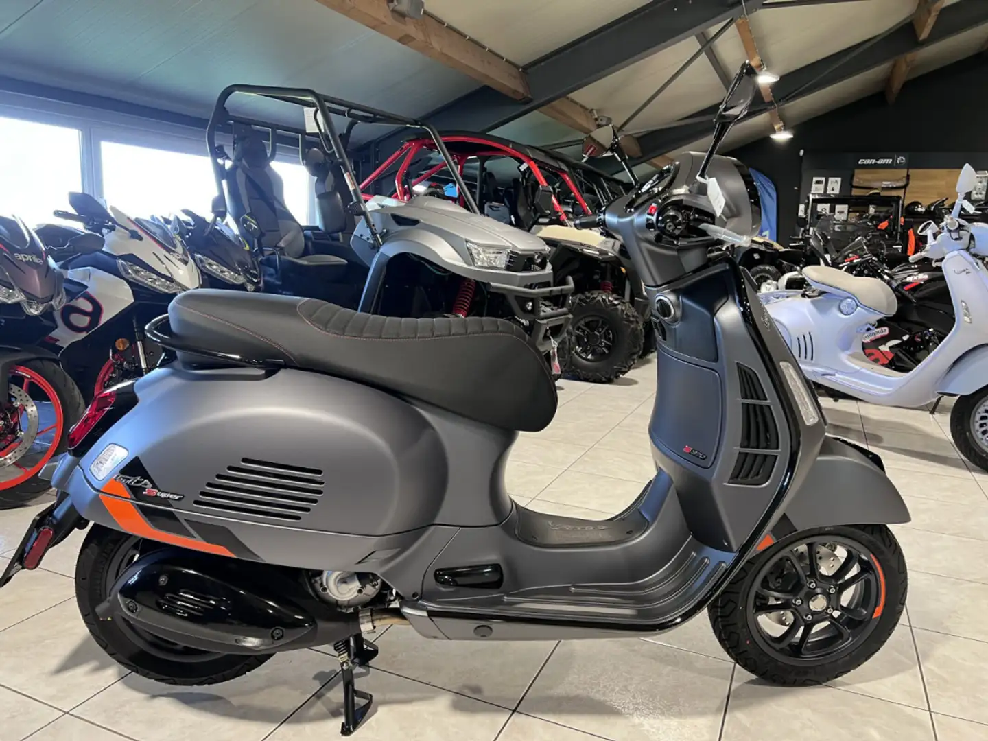 Vespa GTS Super Sport 125 Gris - 1
