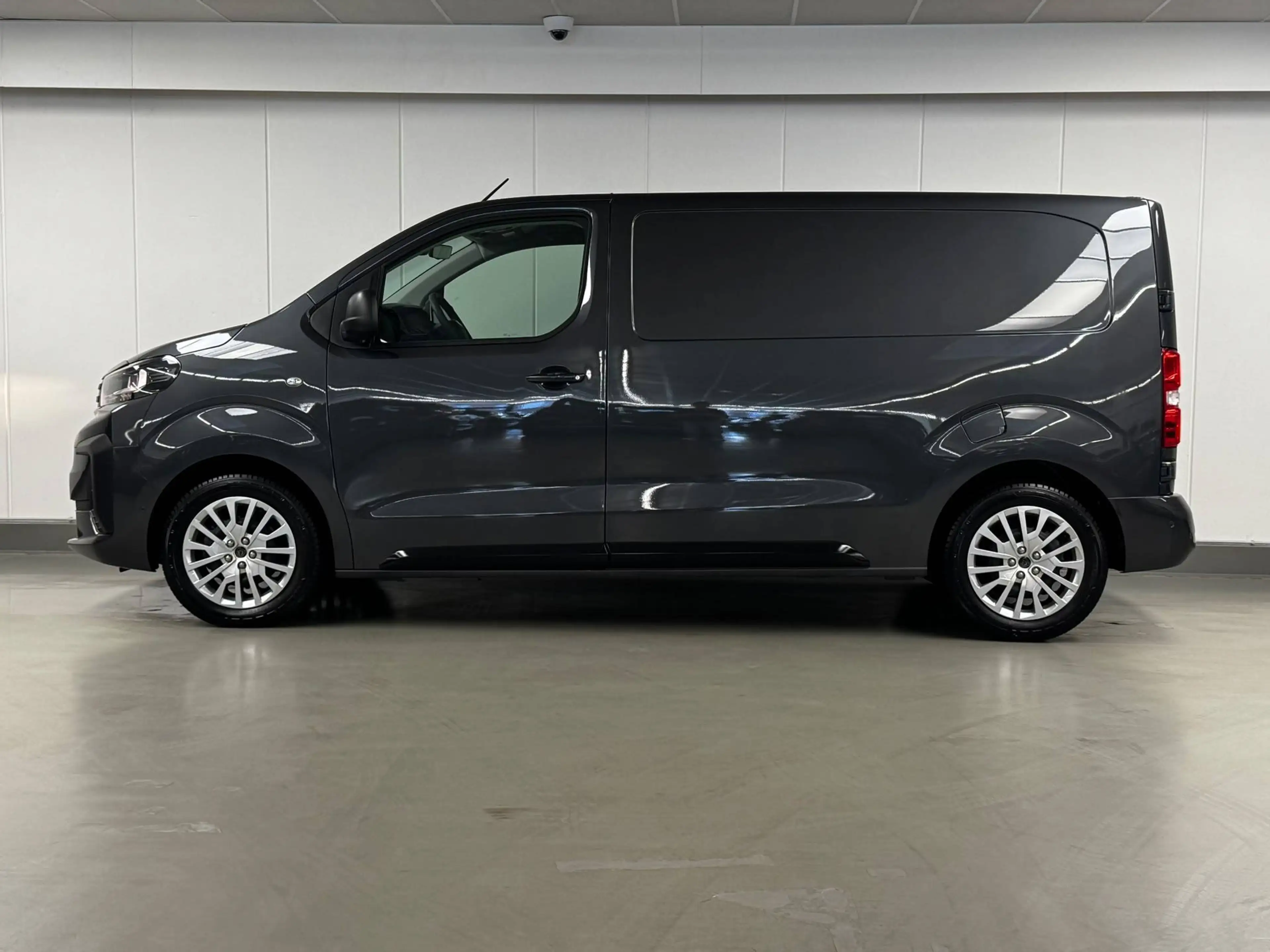 Peugeot Expert 2.0 BlueHDI 145CV UTILITAIRE 3 PLACES AUTO CAMERA 360 GPS REG TVA/BTW — photo 2